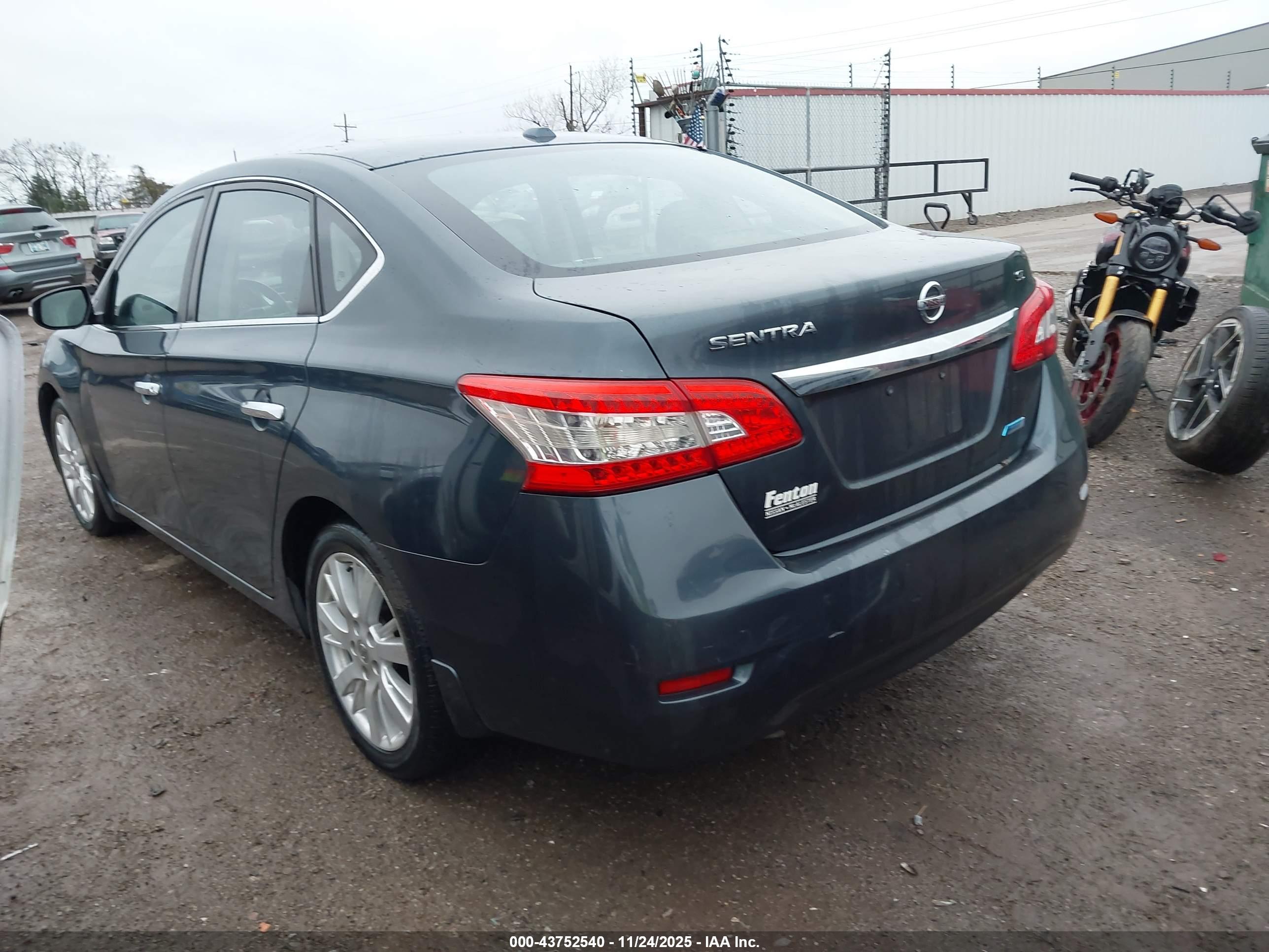 NISSAN SENTRA image 3