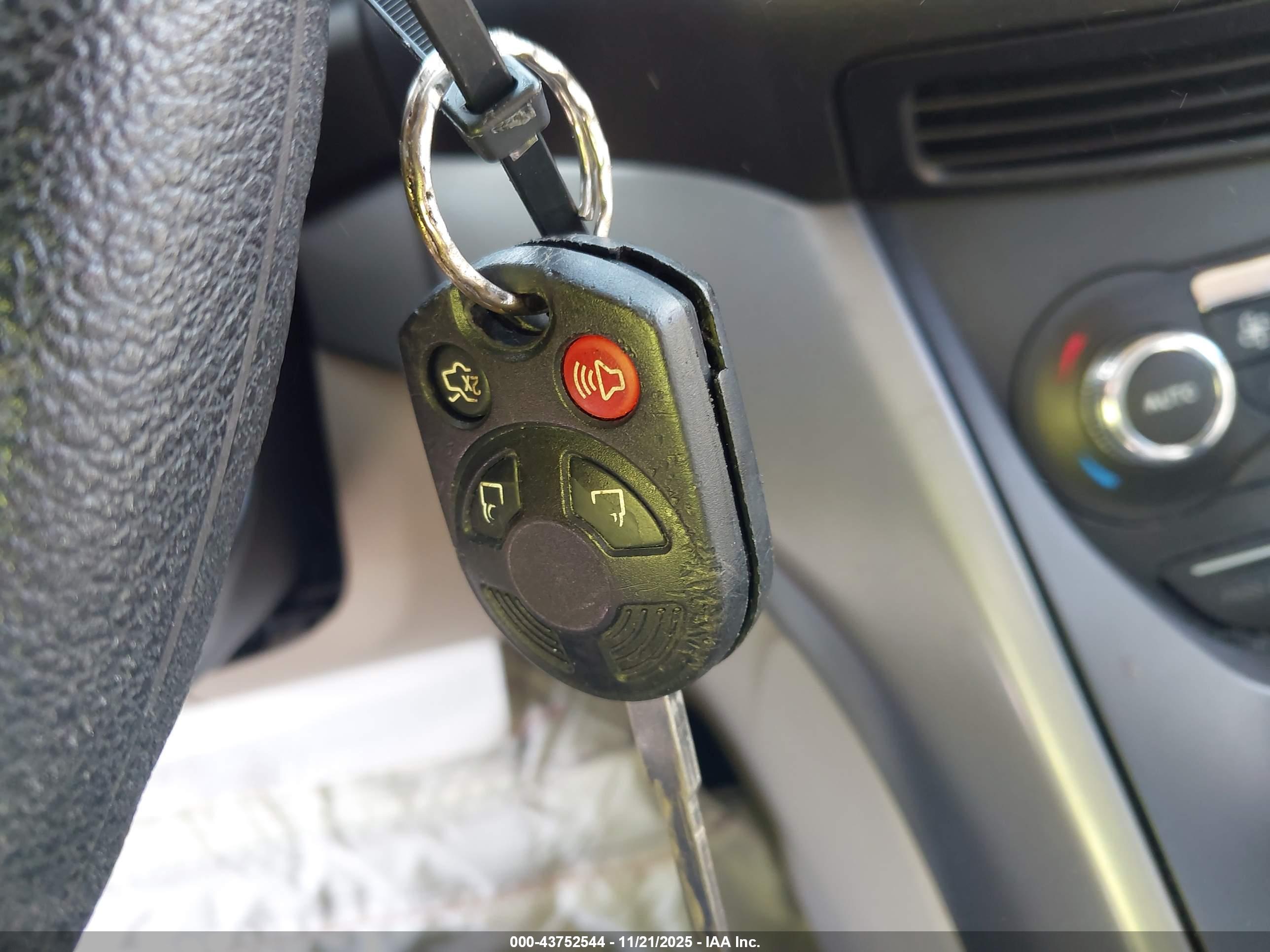 FORD ESCAPE image 11