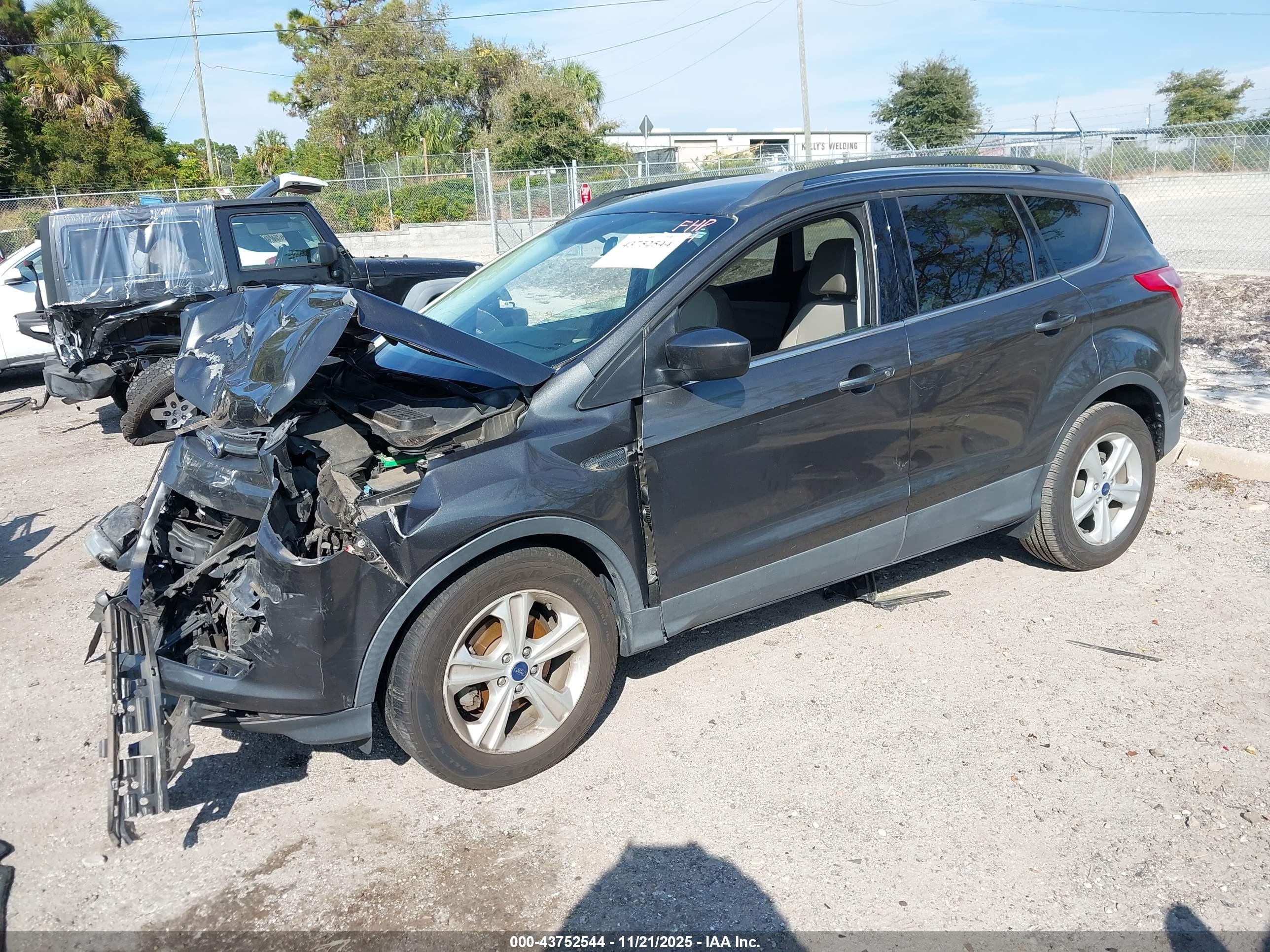 FORD ESCAPE image 2