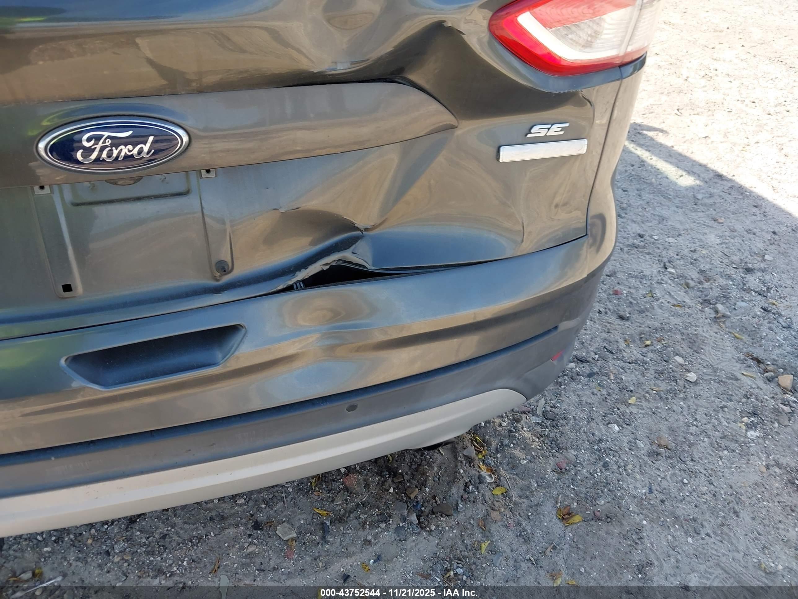 FORD ESCAPE image 6