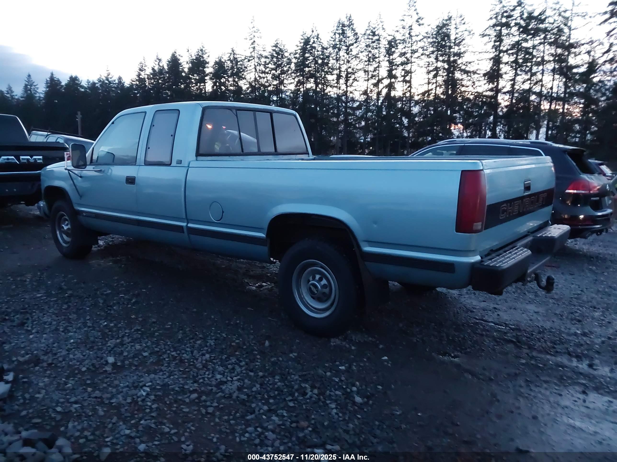 CHEVROLET GMT-400 image 3