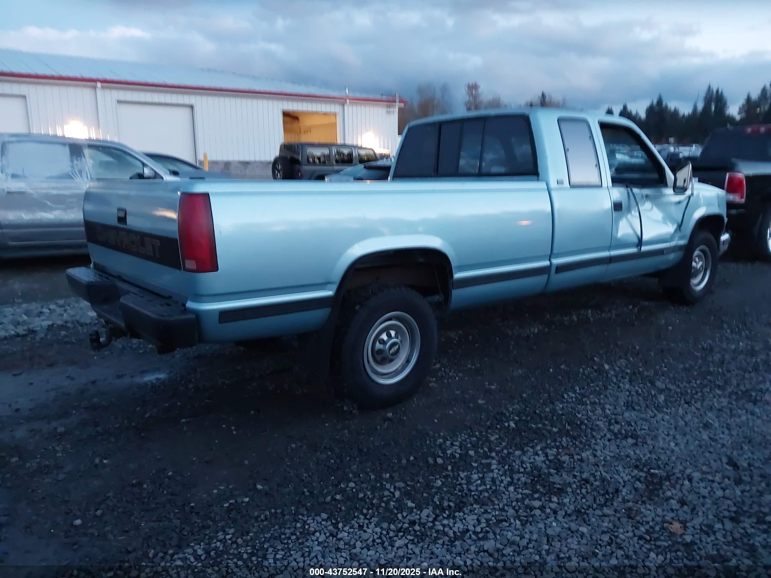 CHEVROLET GMT-400 image 4