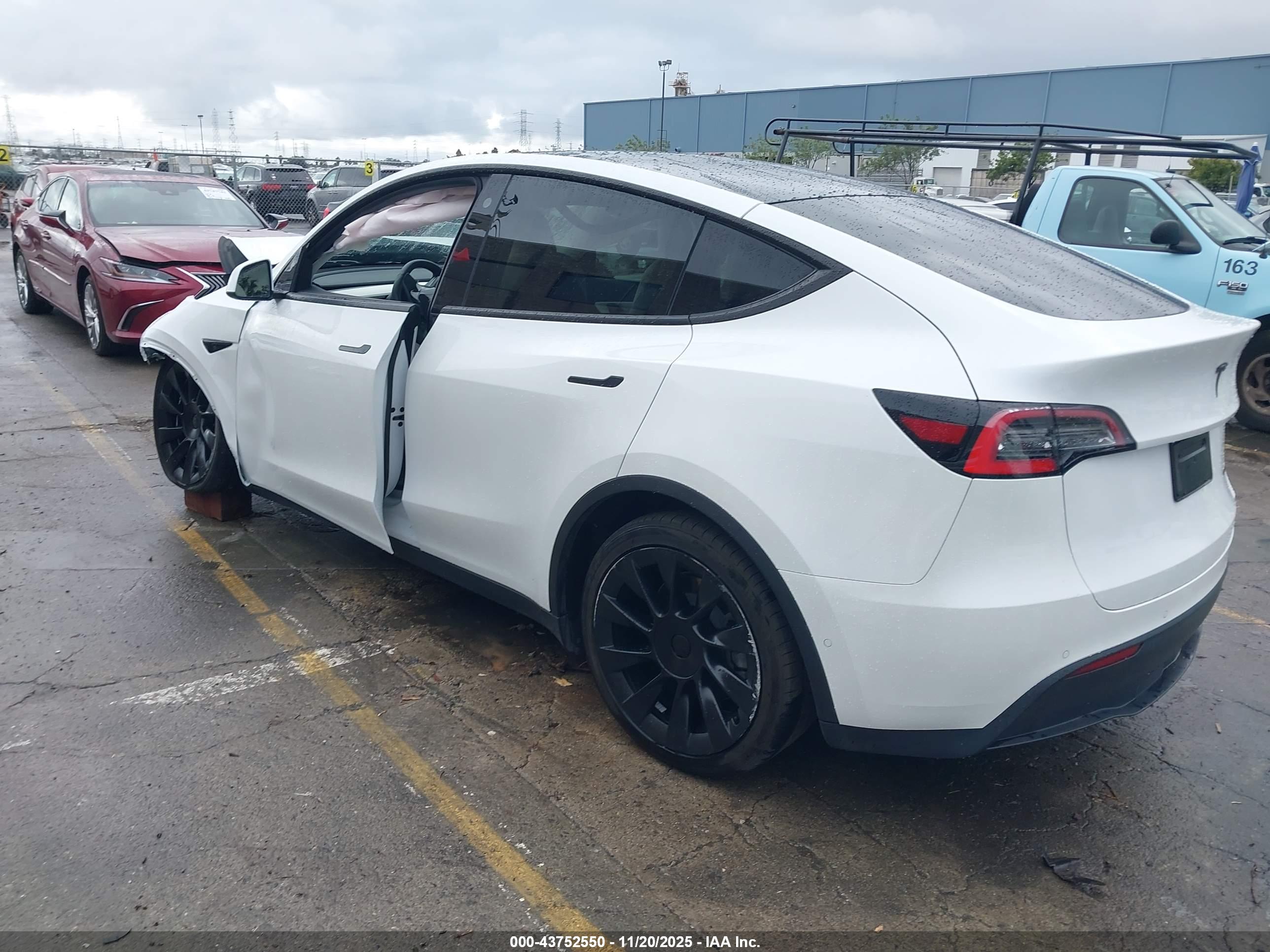 TESLA MODEL image 3