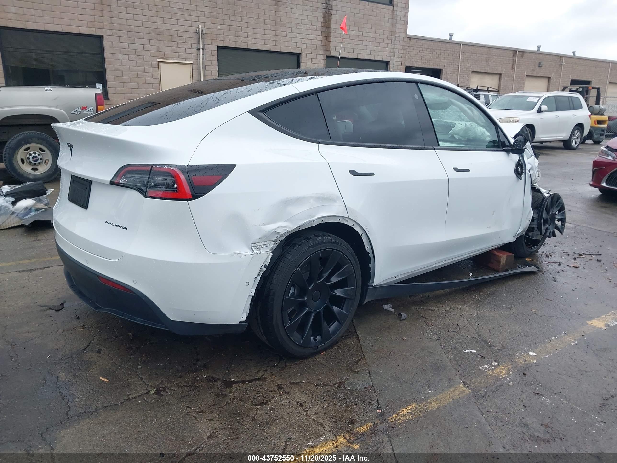 TESLA MODEL image 4