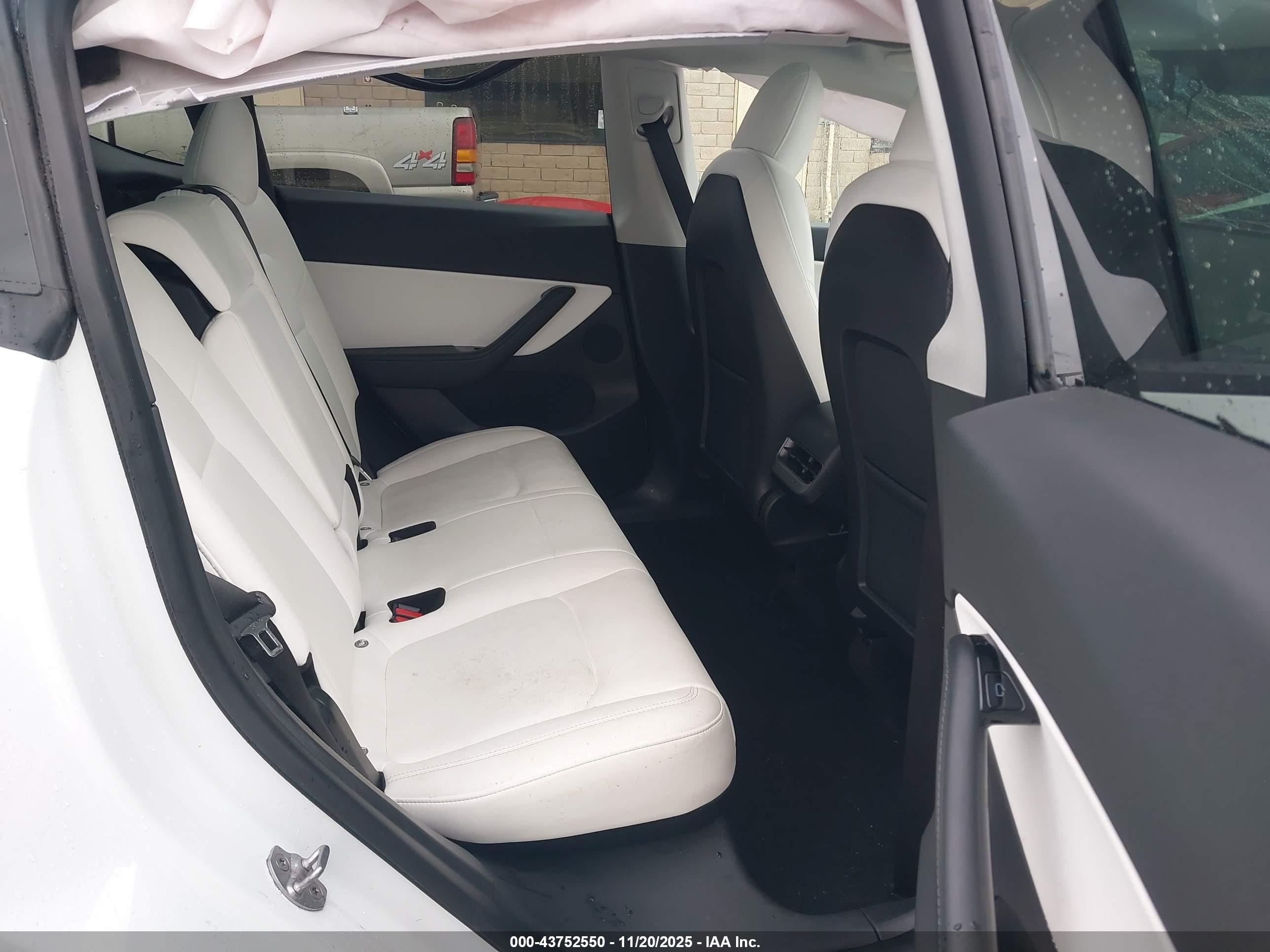 TESLA MODEL image 8
