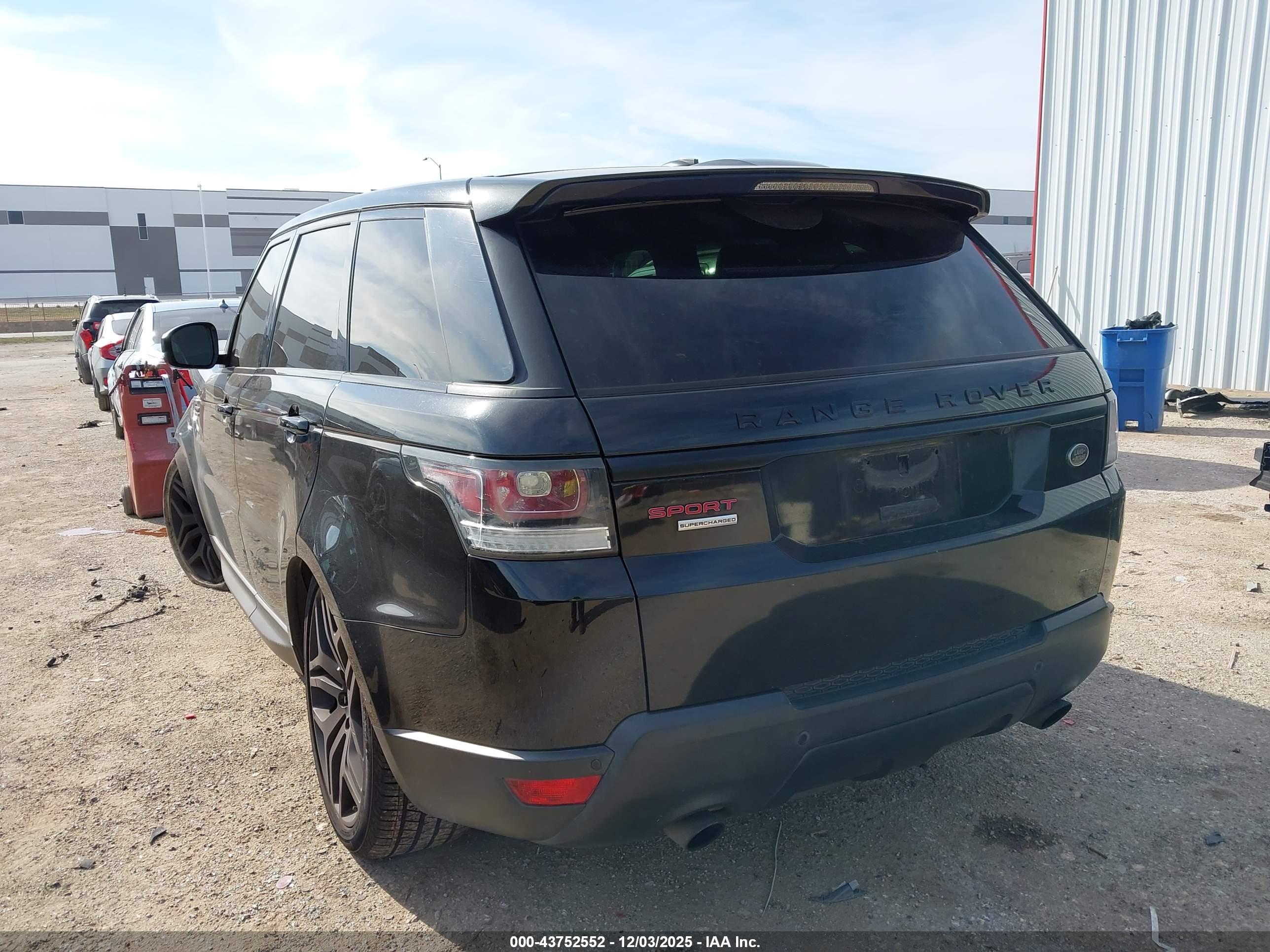 LAND ROVER image 3