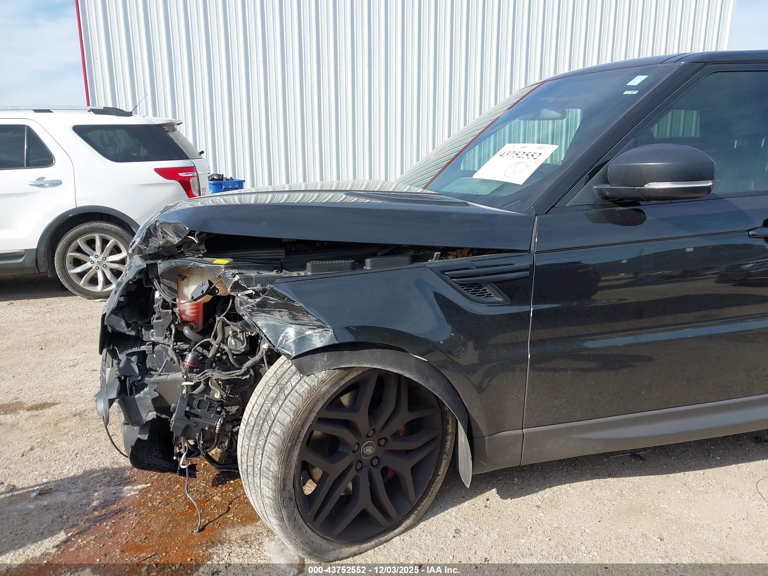 LAND ROVER image 6