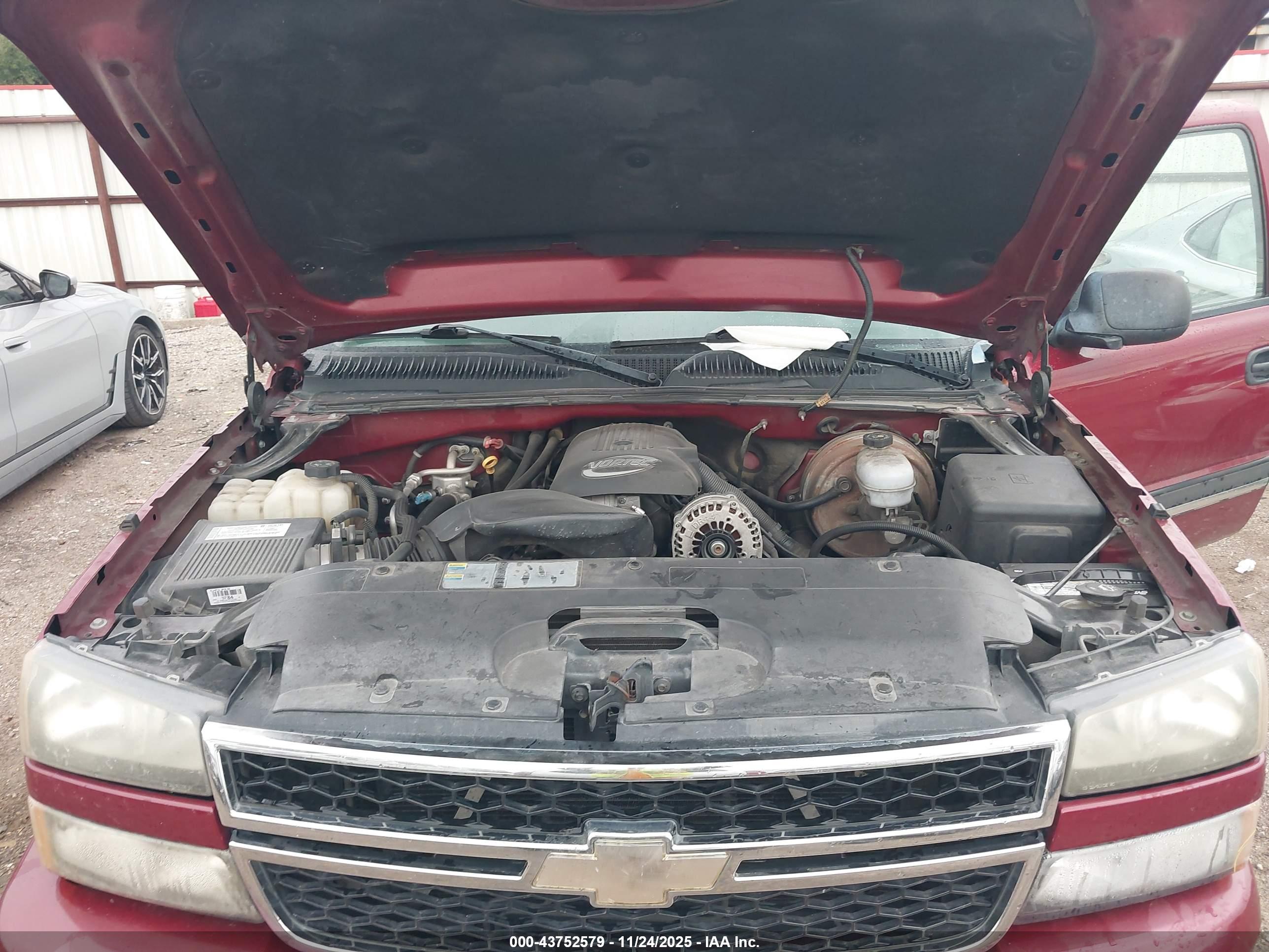 CHEVROLET SILVERADO image 10