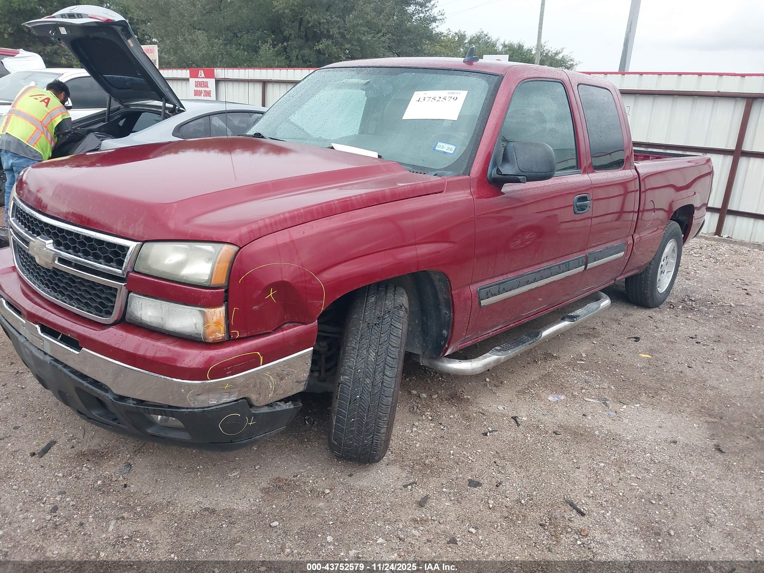 CHEVROLET SILVERADO image 2
