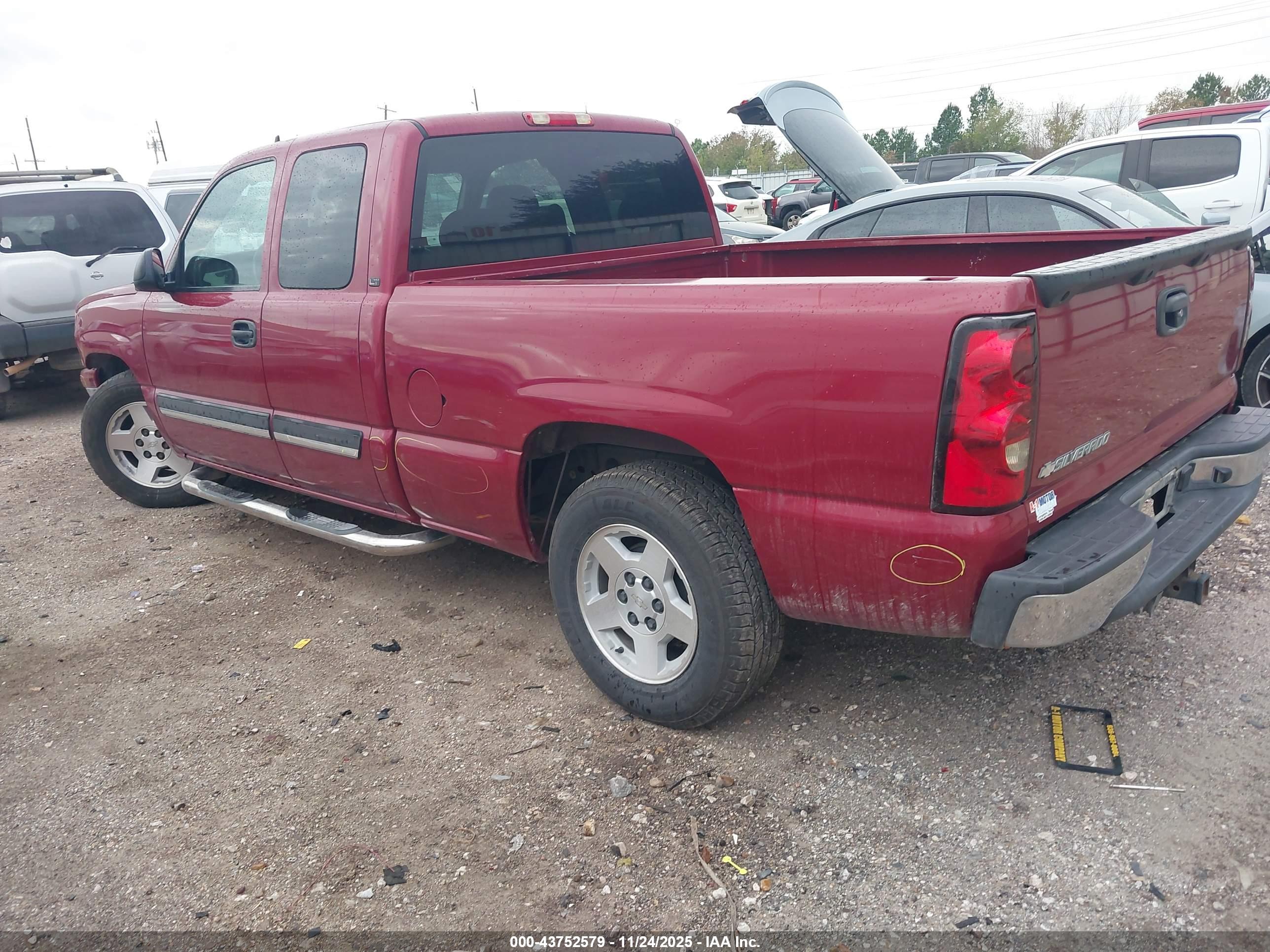 CHEVROLET SILVERADO image 3