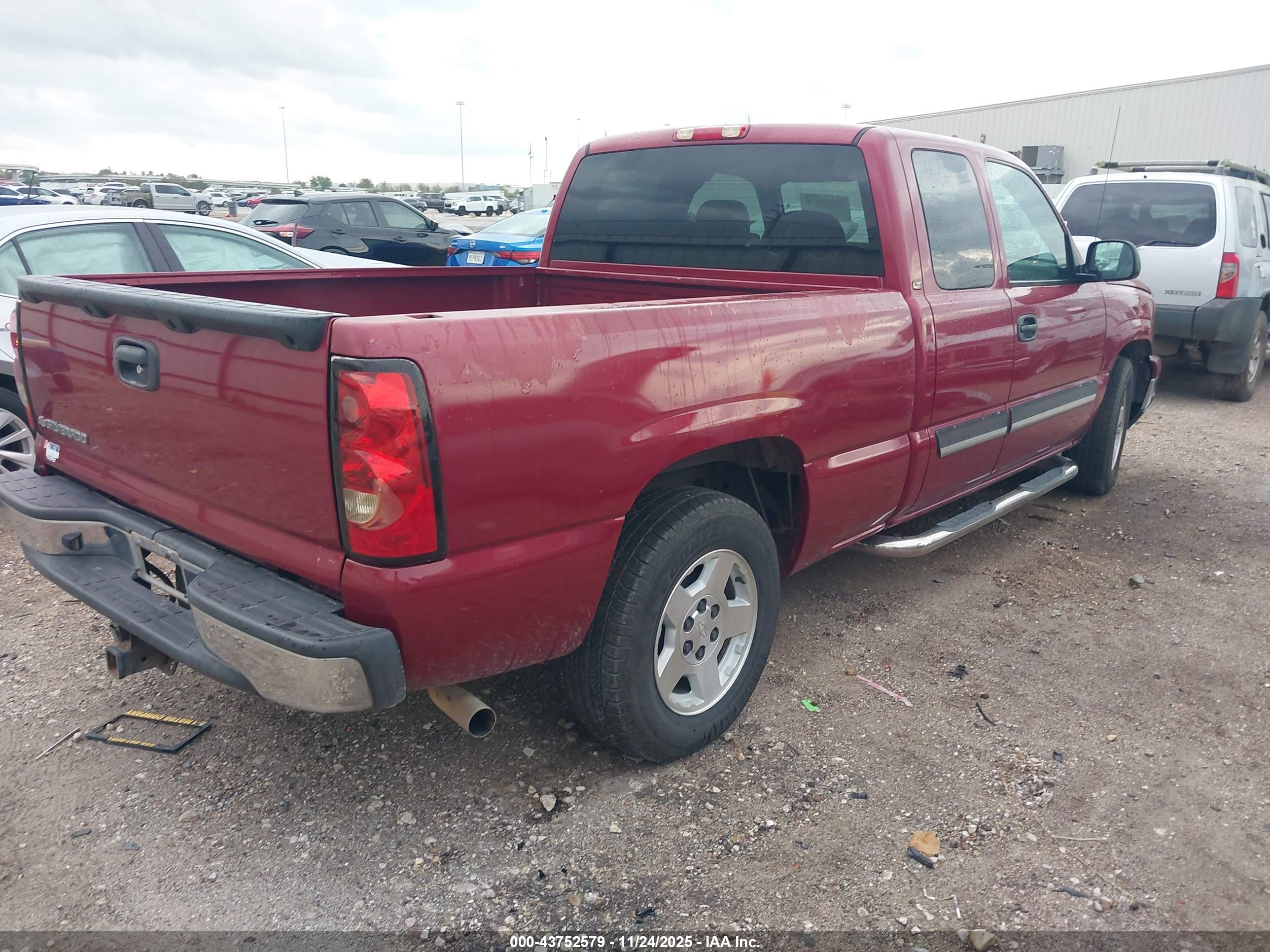 CHEVROLET SILVERADO image 4