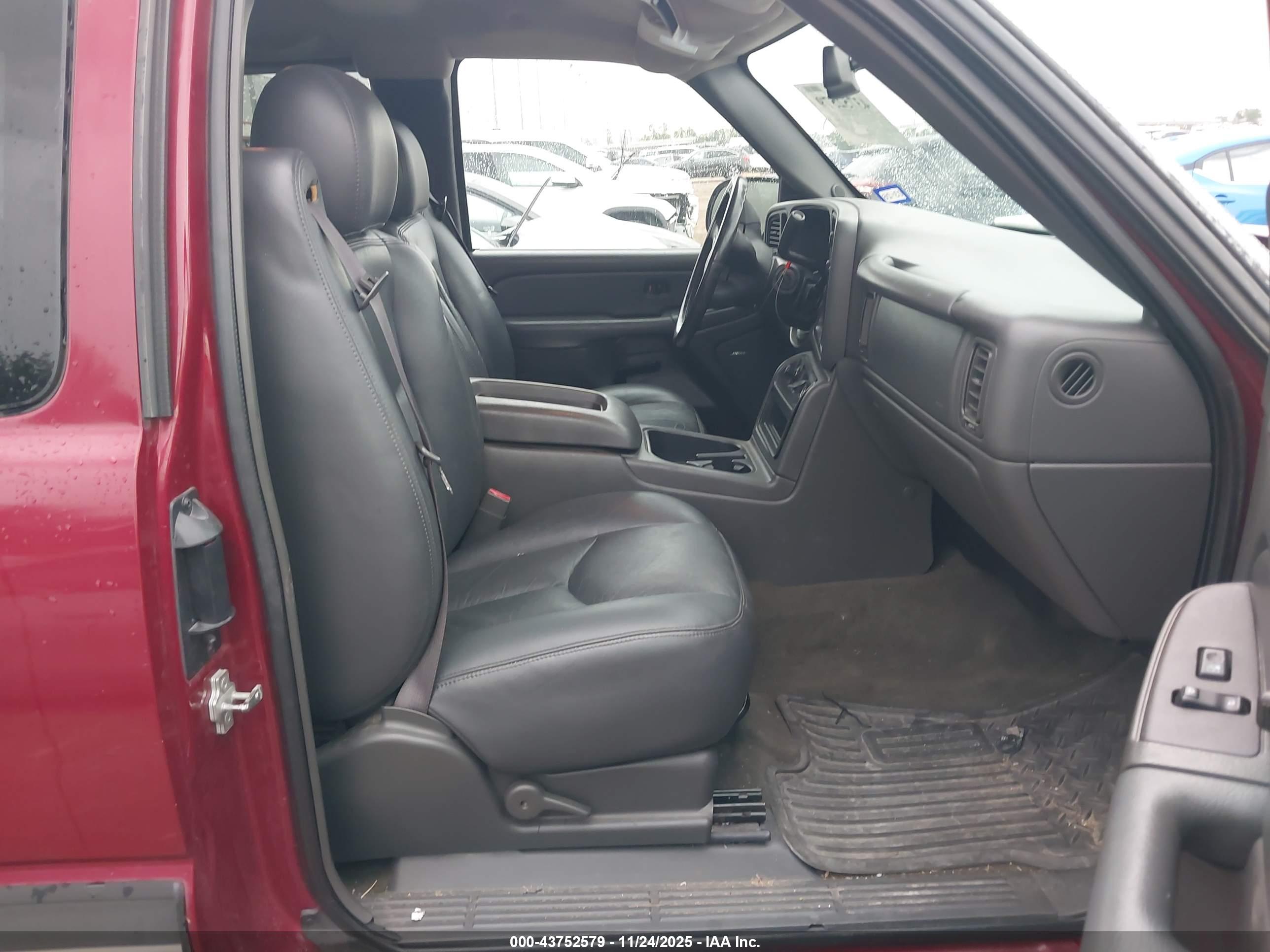 CHEVROLET SILVERADO image 5