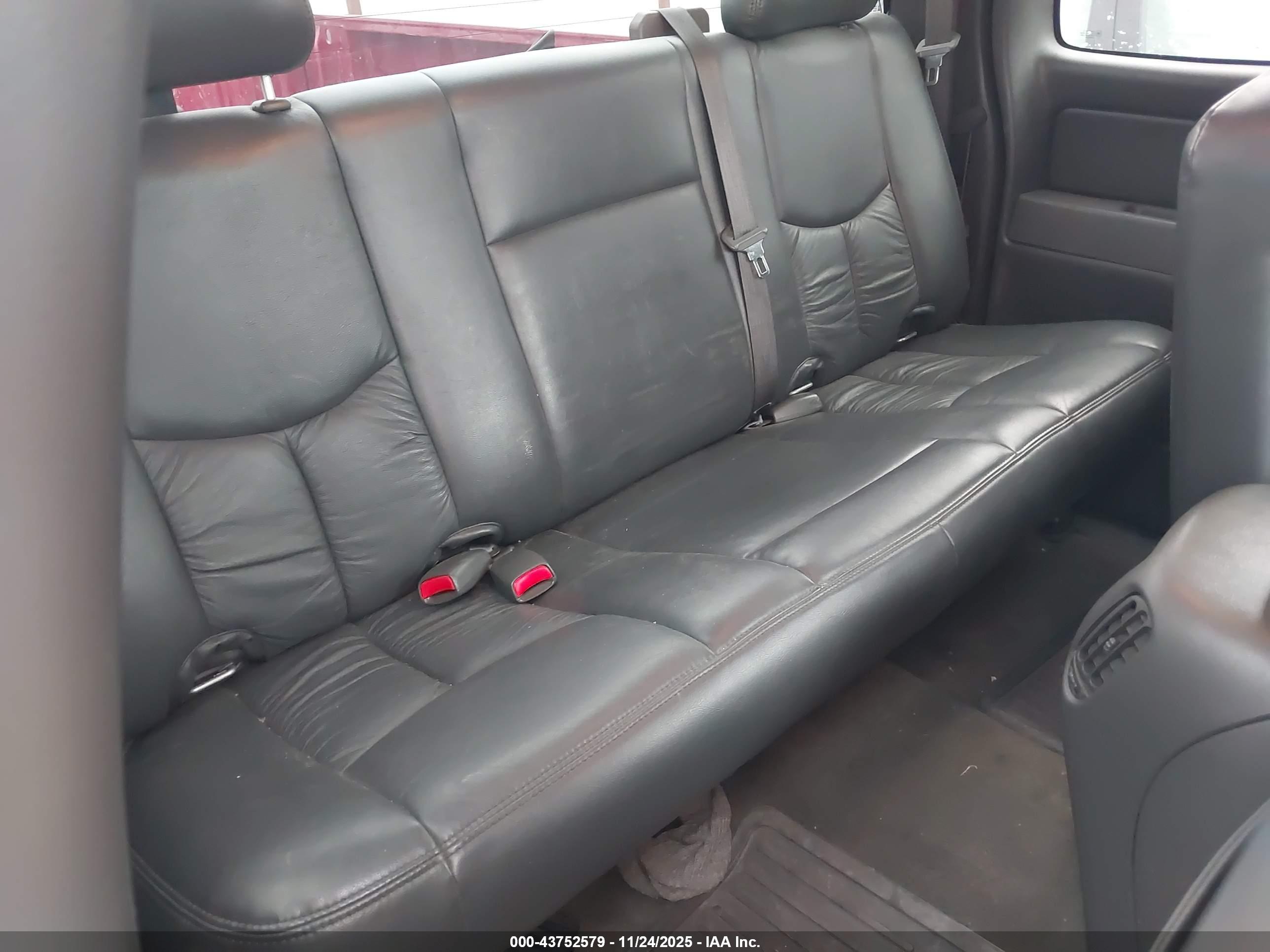 CHEVROLET SILVERADO image 8