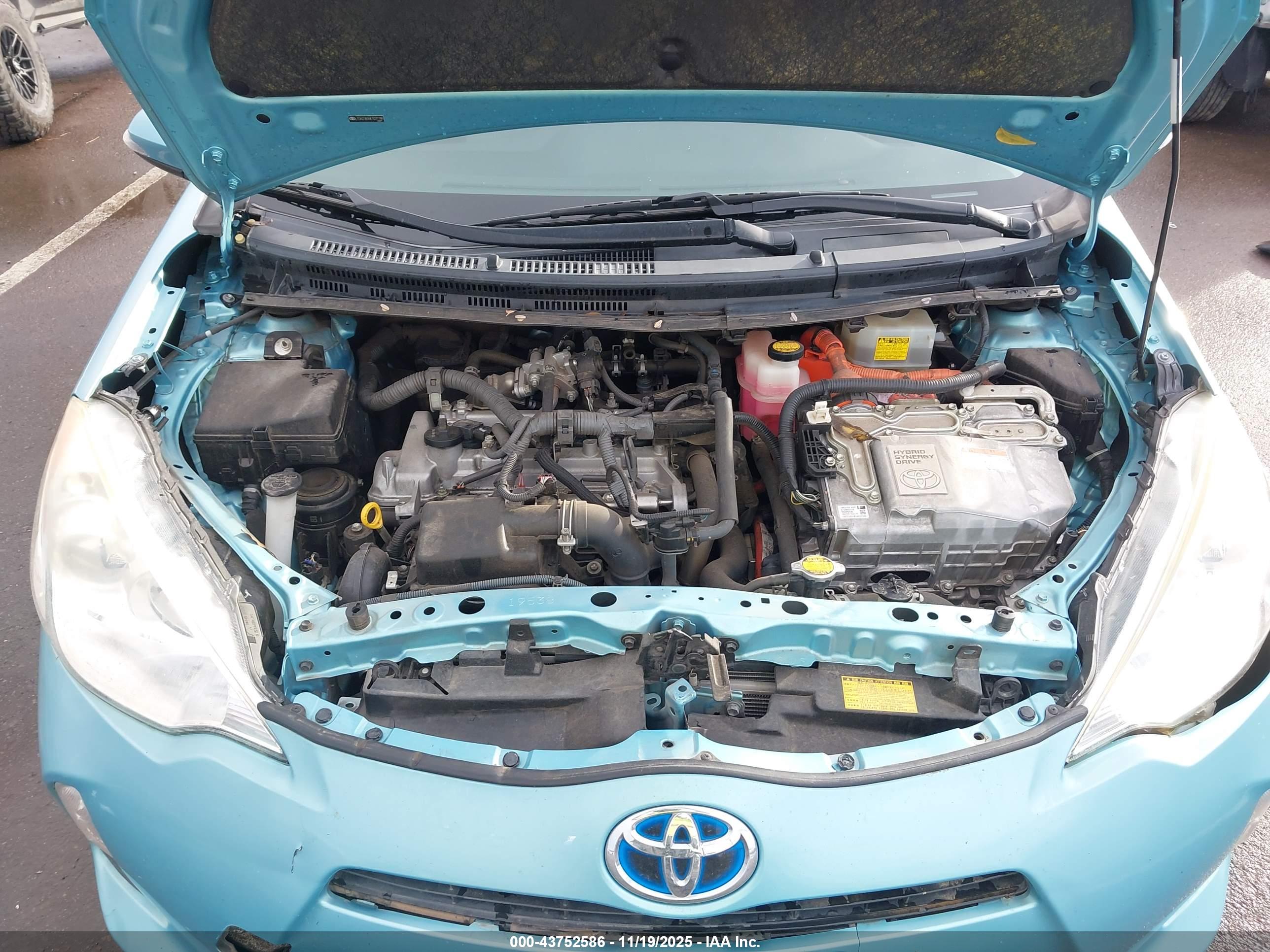TOYOTA PRIUS image 10