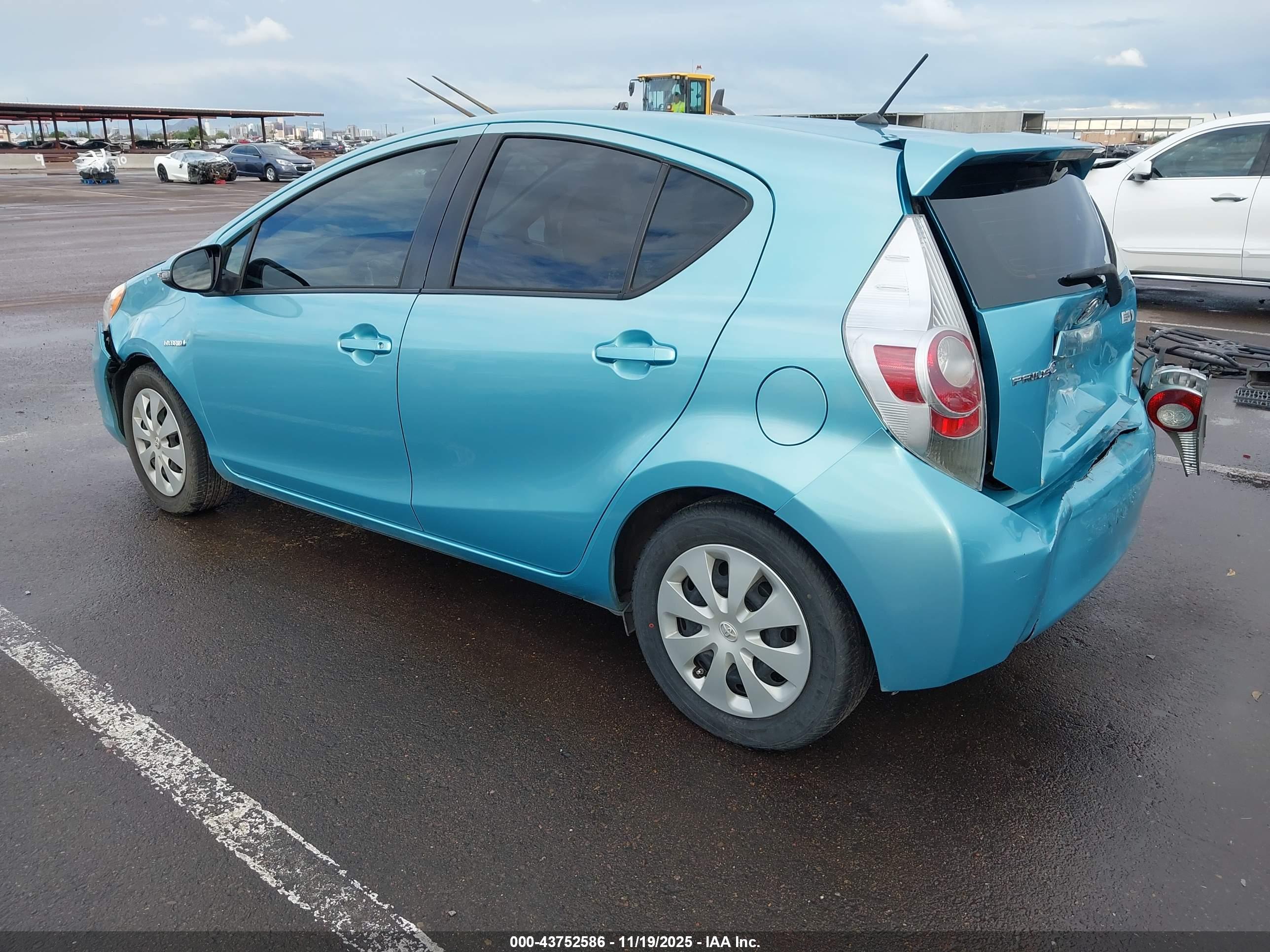 TOYOTA PRIUS image 3