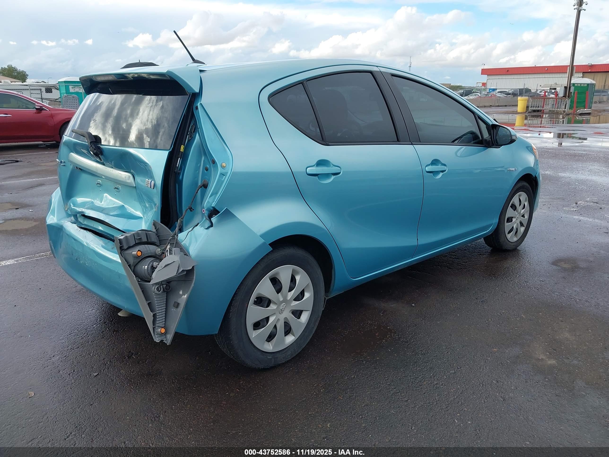 TOYOTA PRIUS image 4