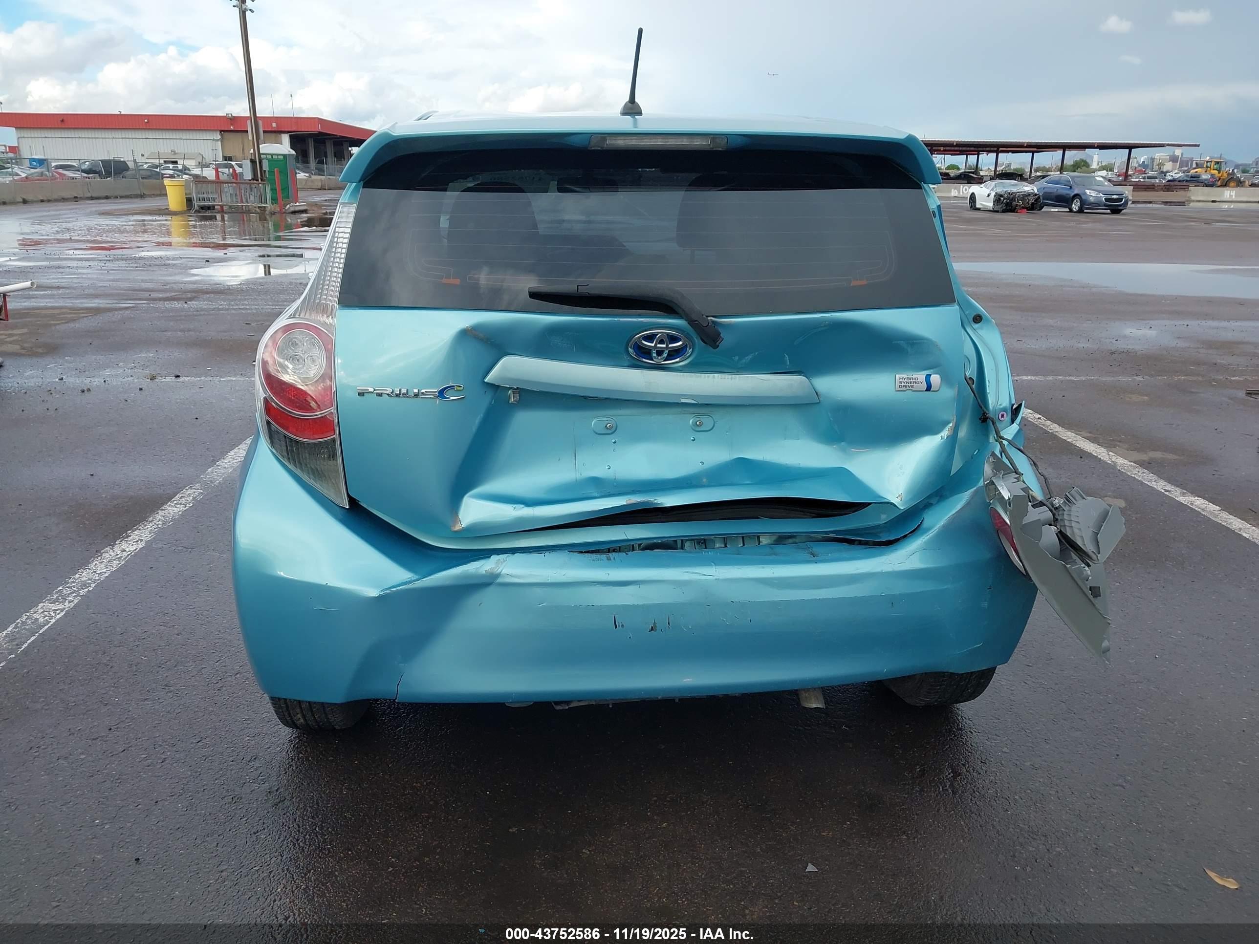 TOYOTA PRIUS image 6