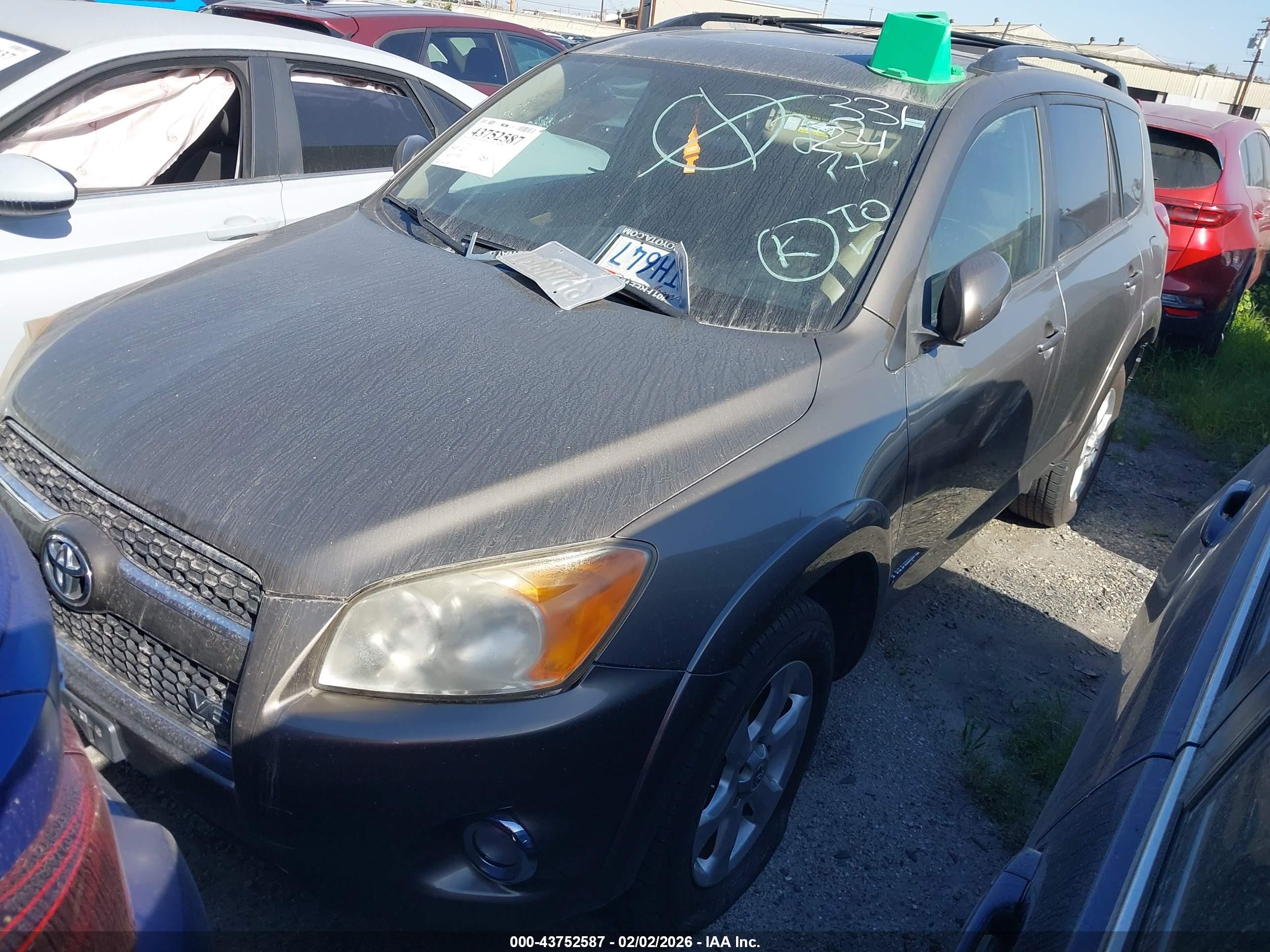 TOYOTA RAV4 image 2