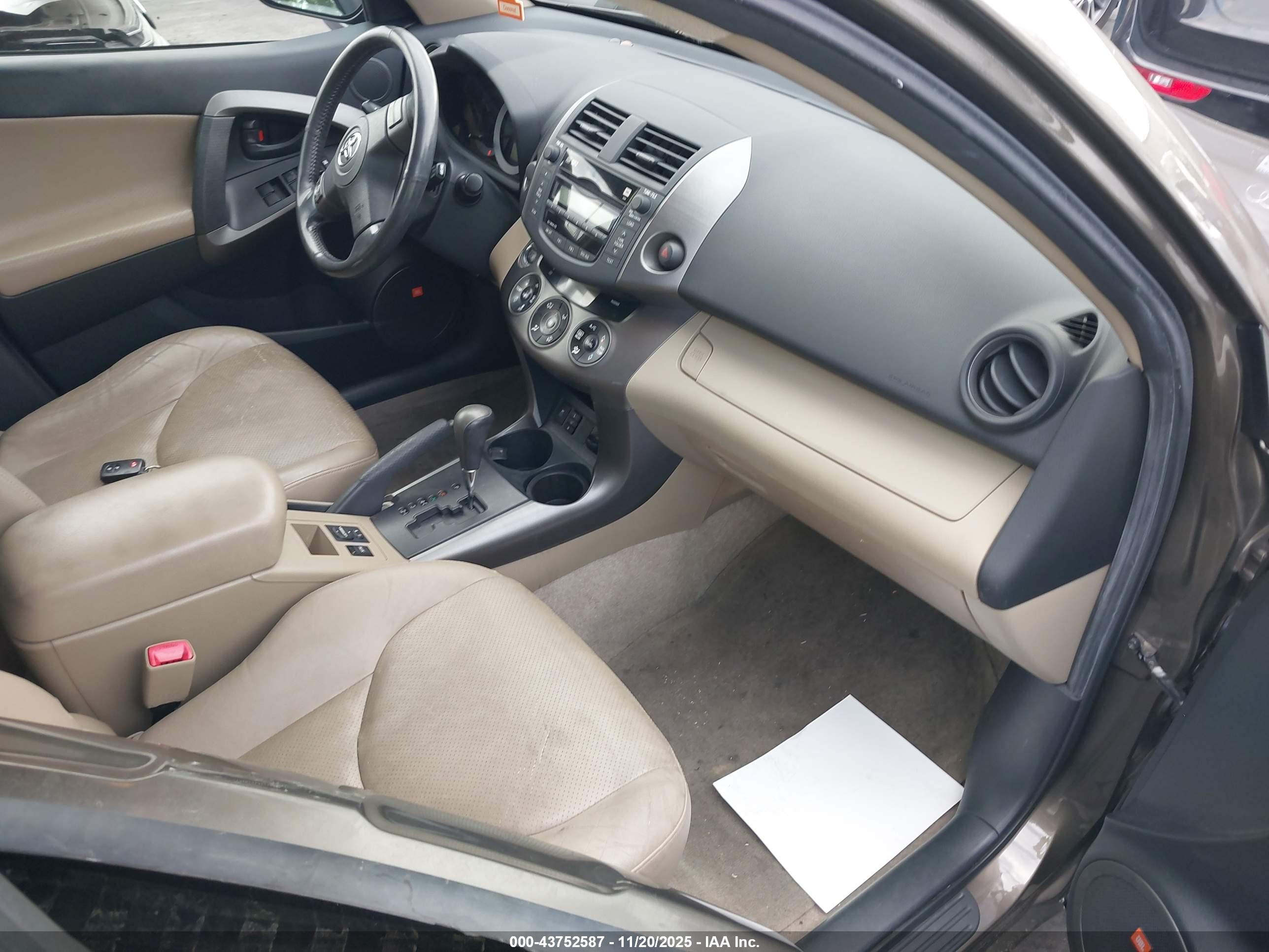TOYOTA RAV4 image 5