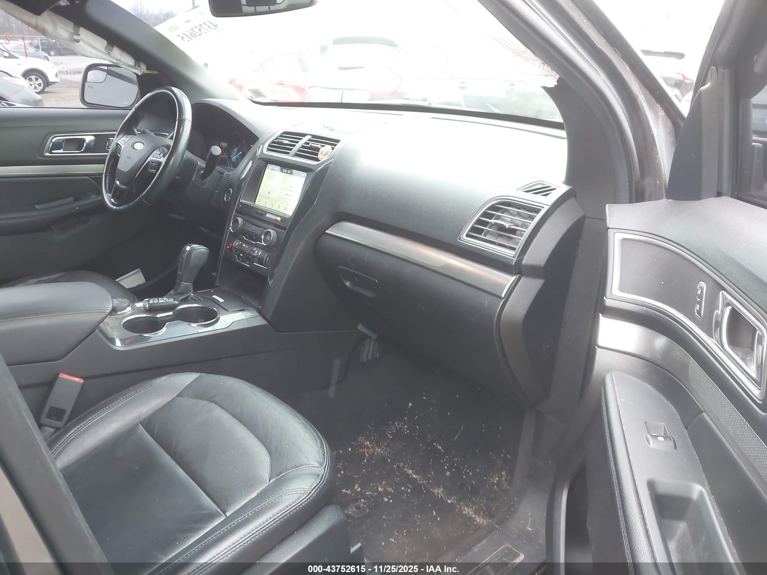 FORD EXPLORER image 5
