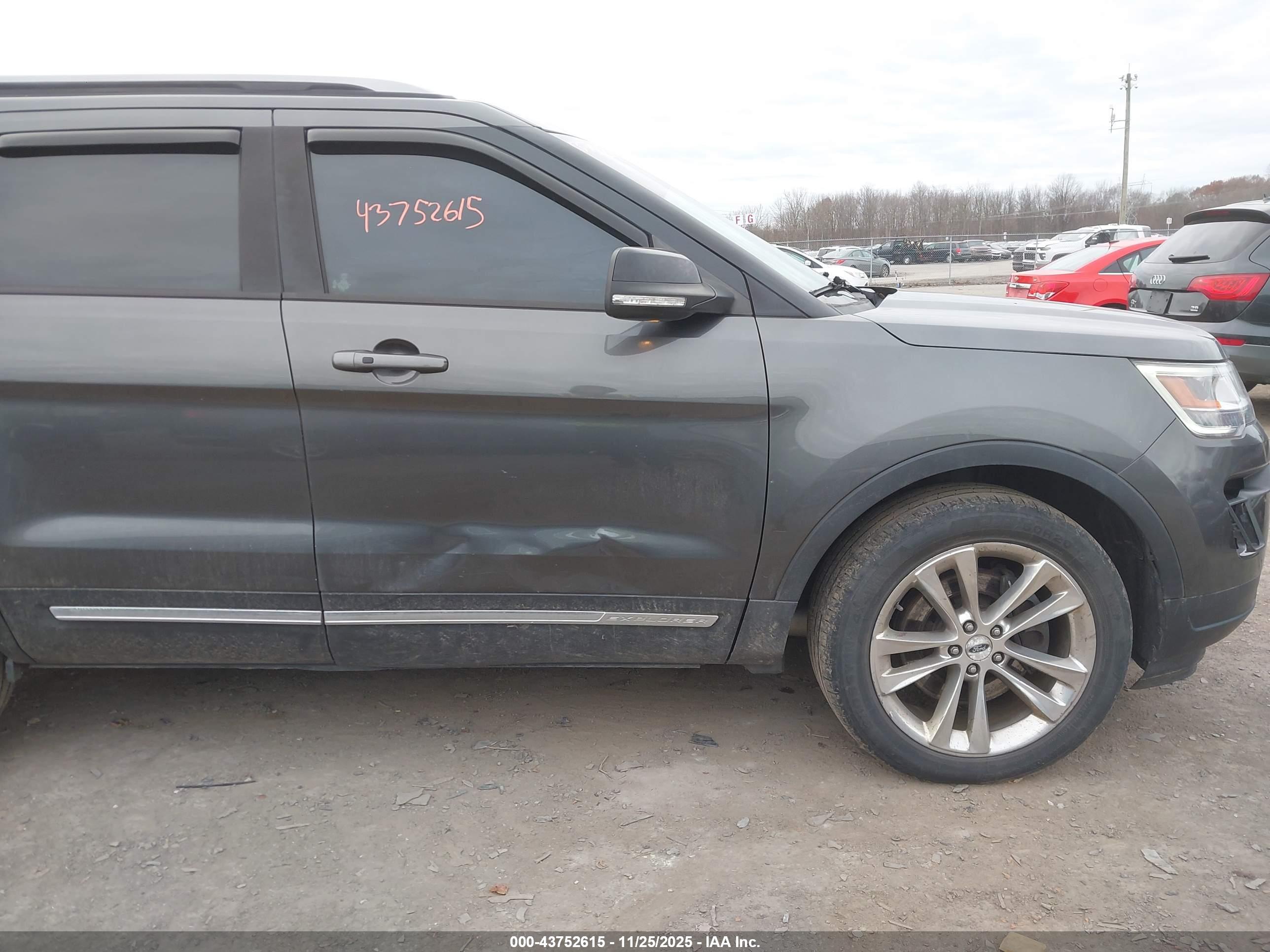 FORD EXPLORER image 6