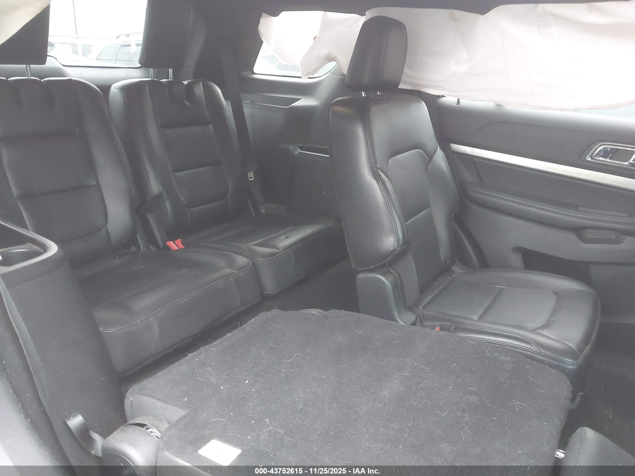 FORD EXPLORER image 8