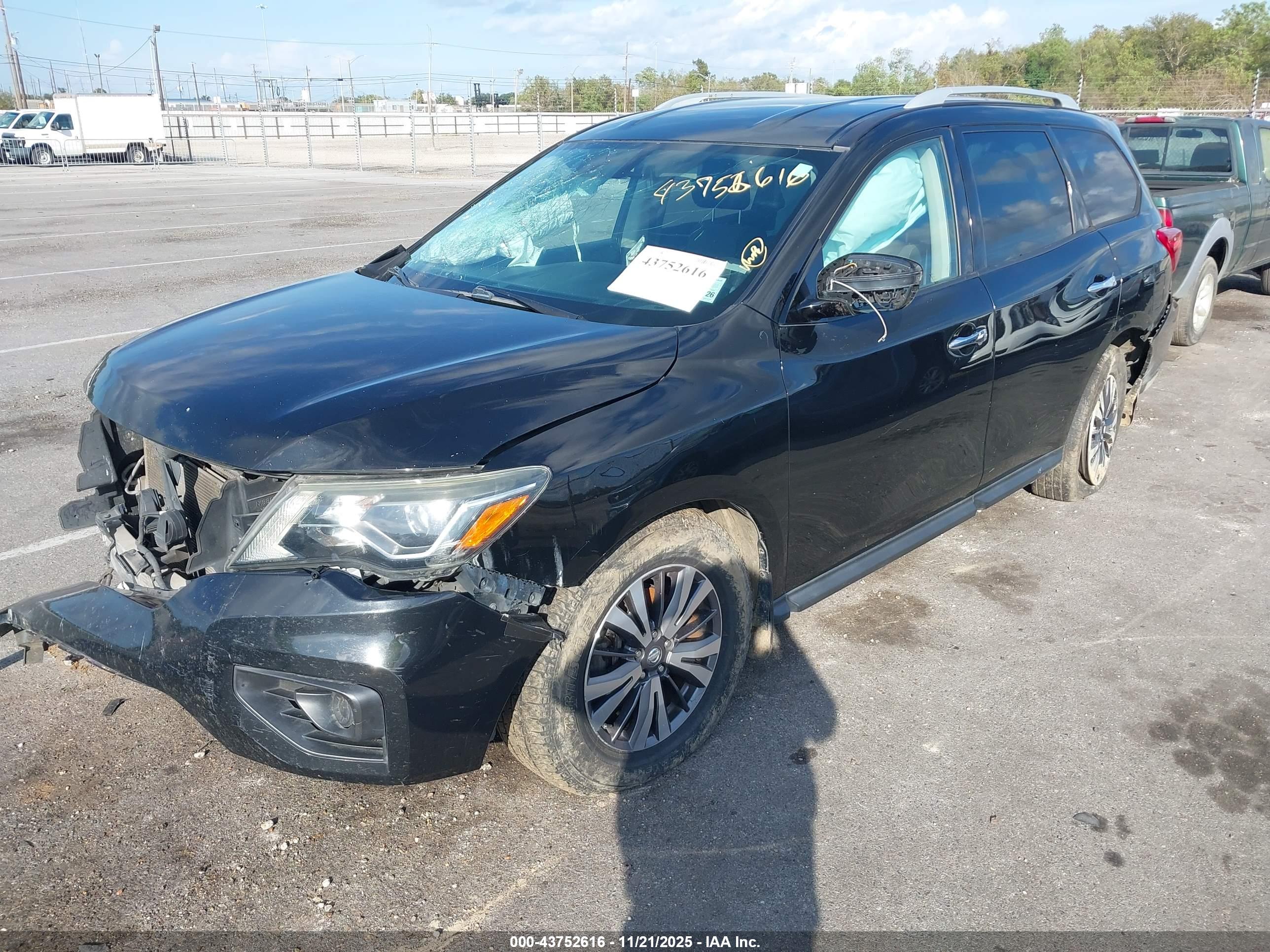NISSAN PATHFINDER image 2