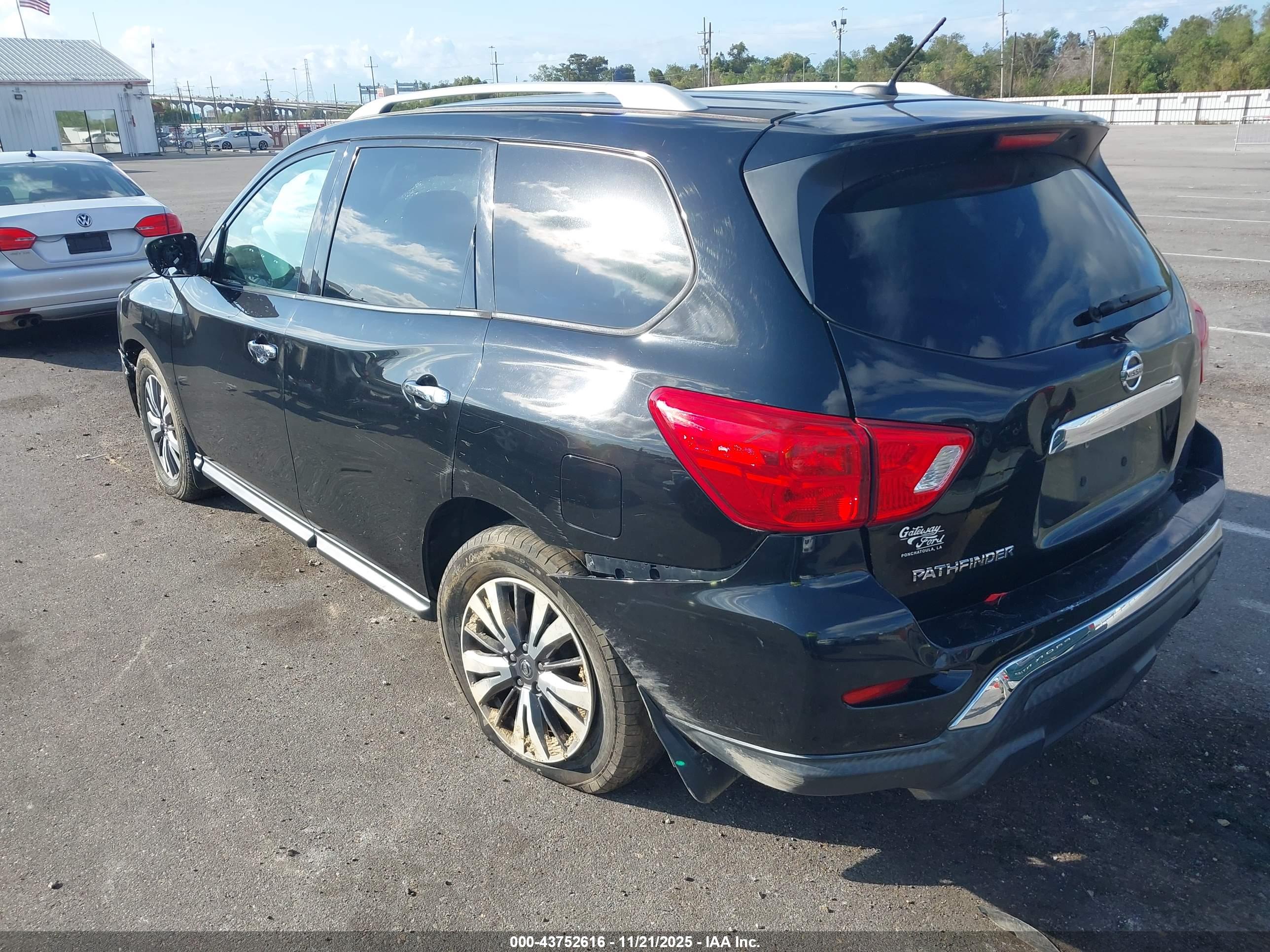 NISSAN PATHFINDER image 3