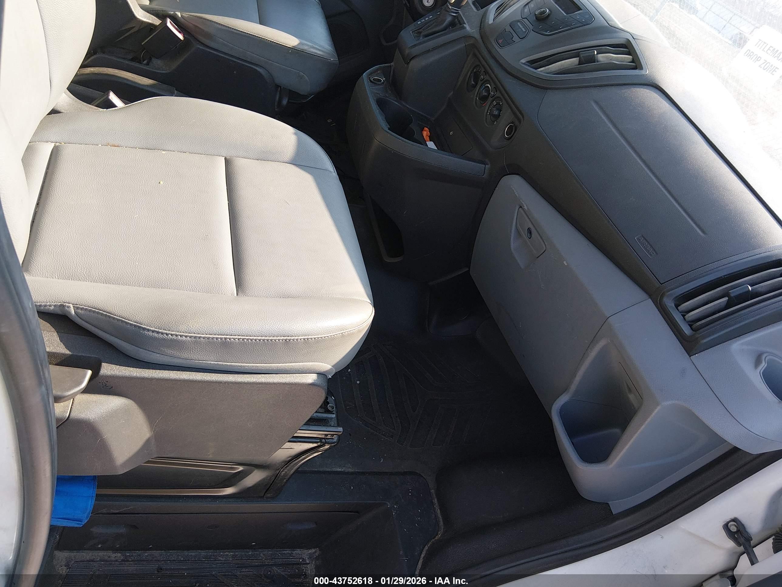 FORD TRANSIT-150 image 5