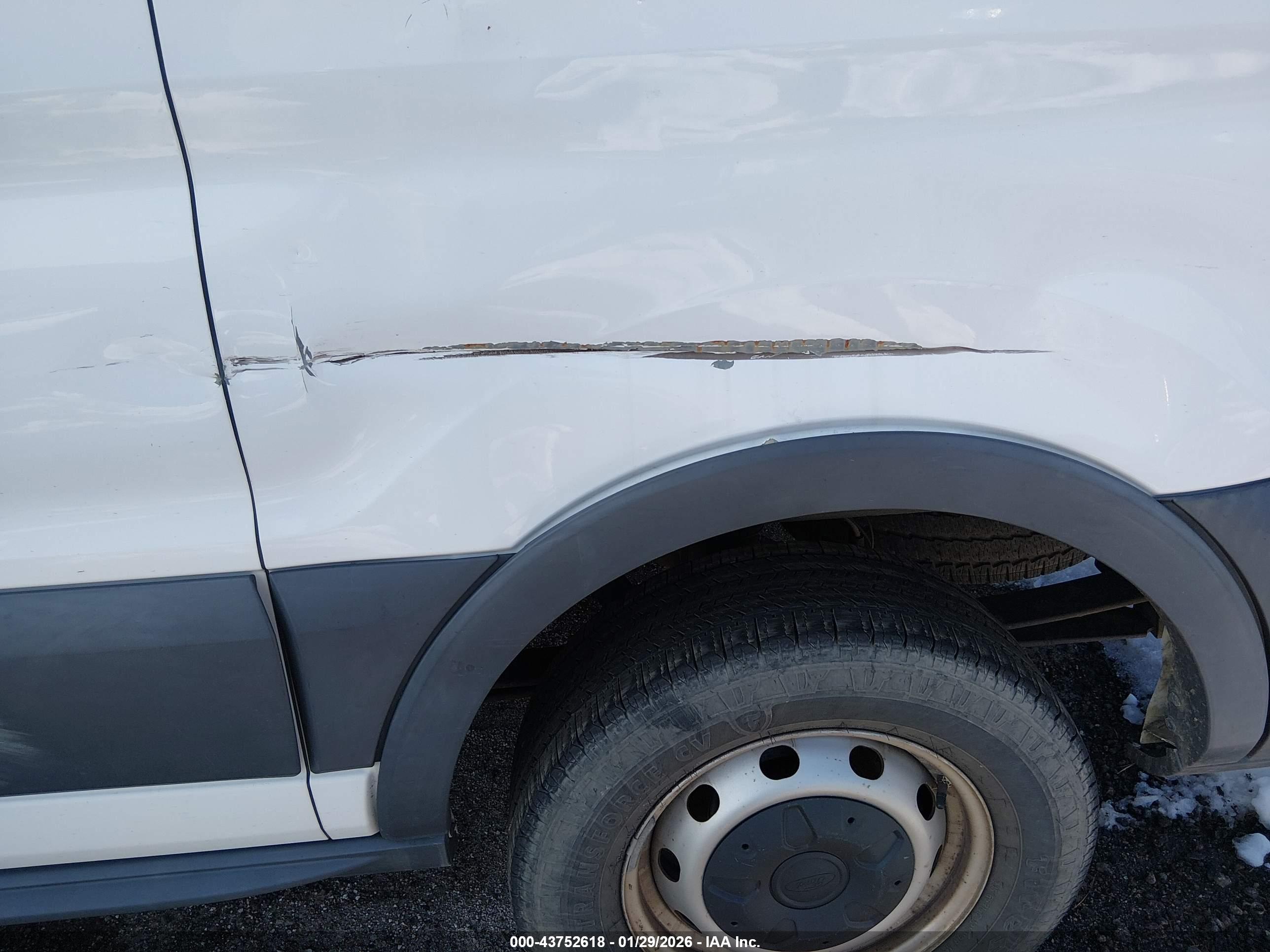 FORD TRANSIT-150 image 6