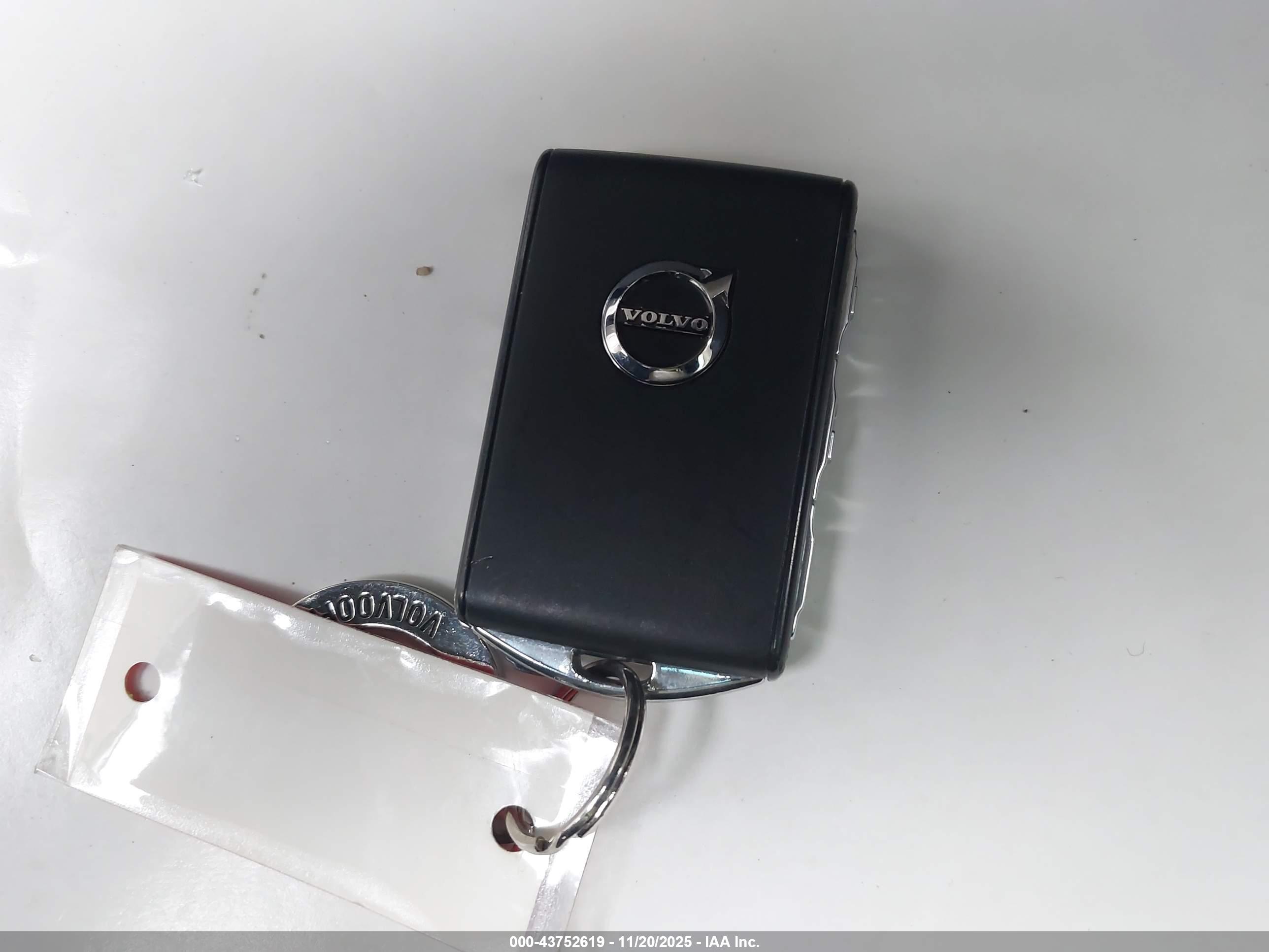VOLVO XC60 image 11