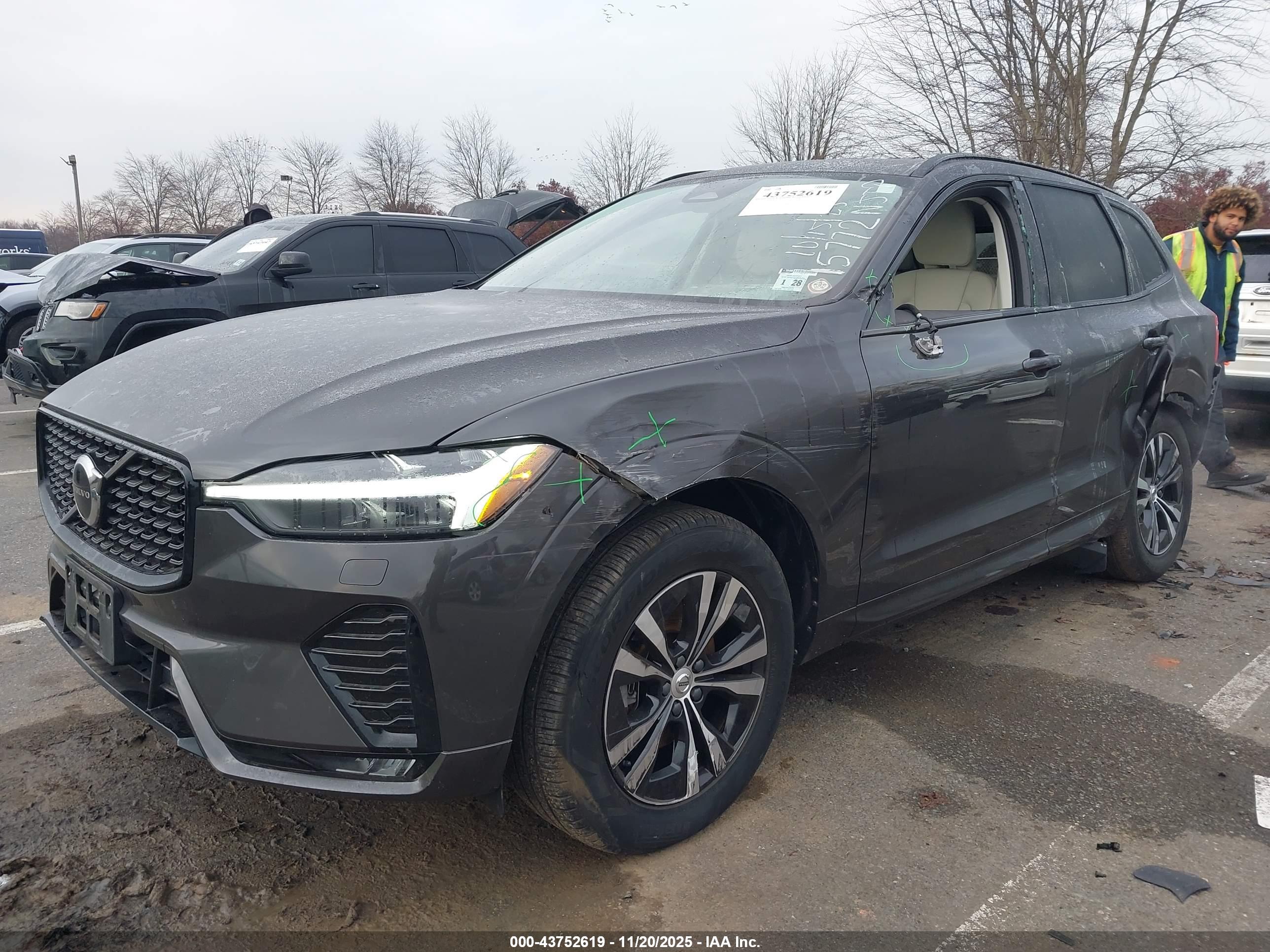 VOLVO XC60 image 2