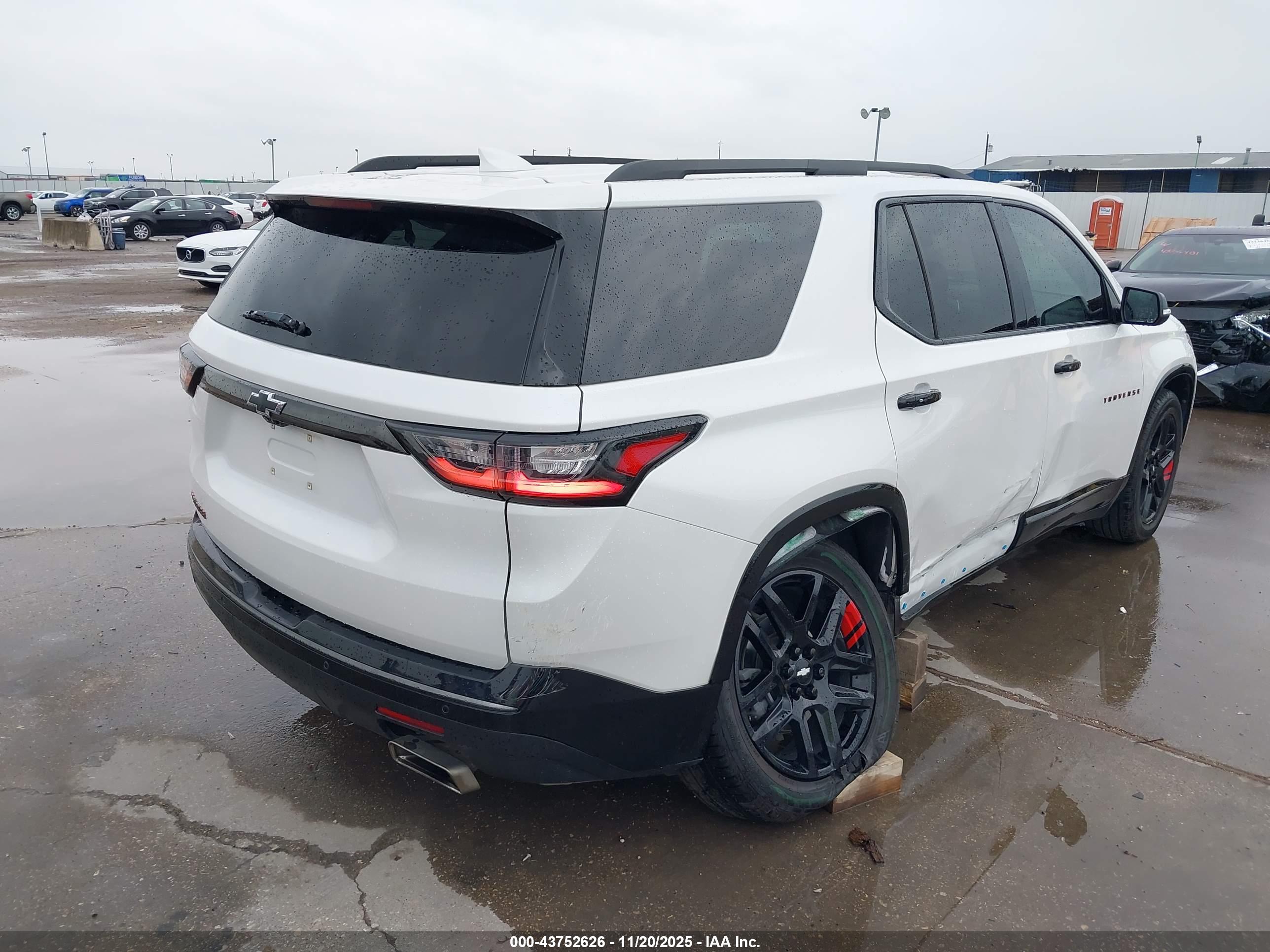 CHEVROLET TRAVERSE image 4
