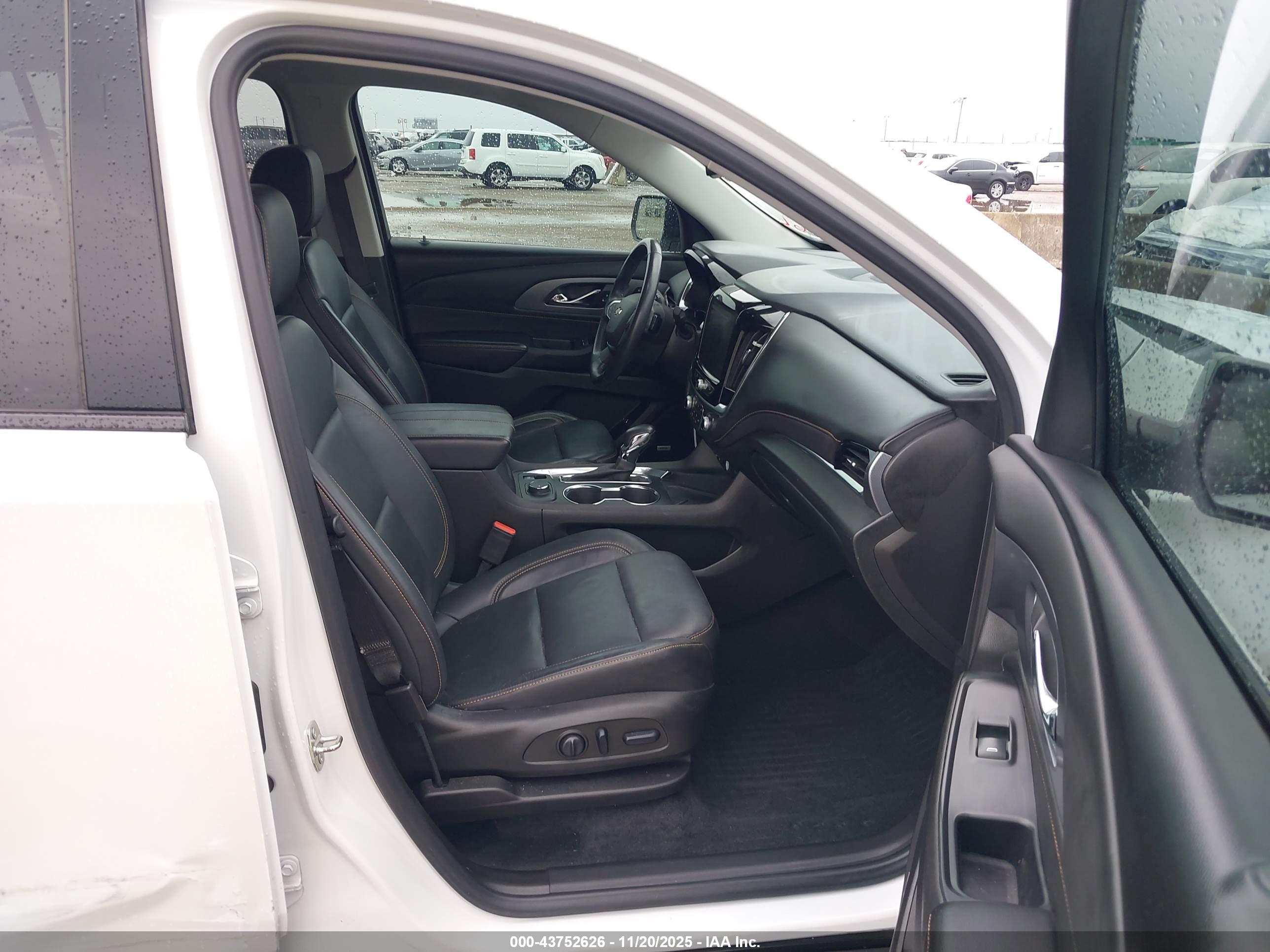 CHEVROLET TRAVERSE image 5