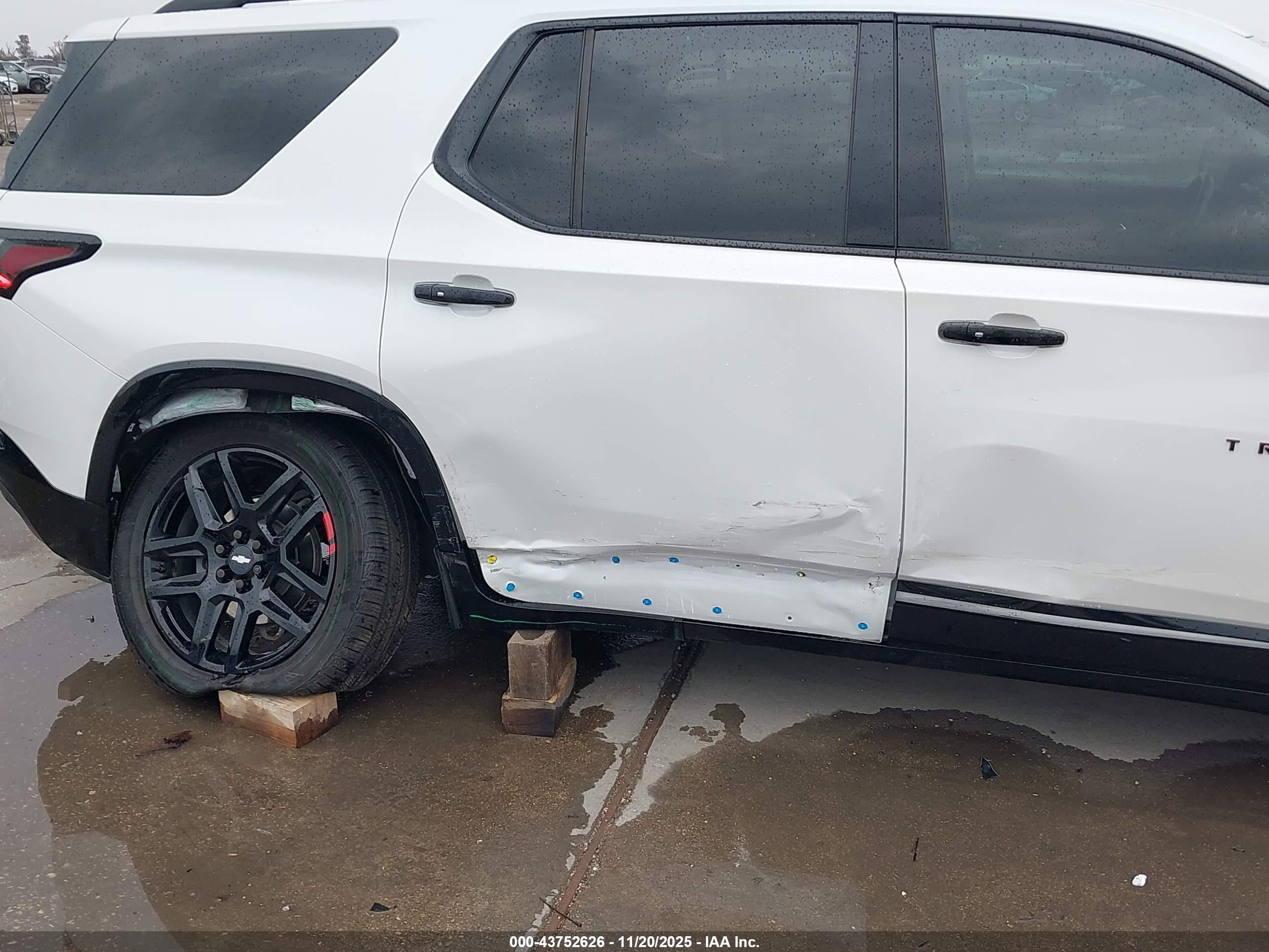 CHEVROLET TRAVERSE image 6