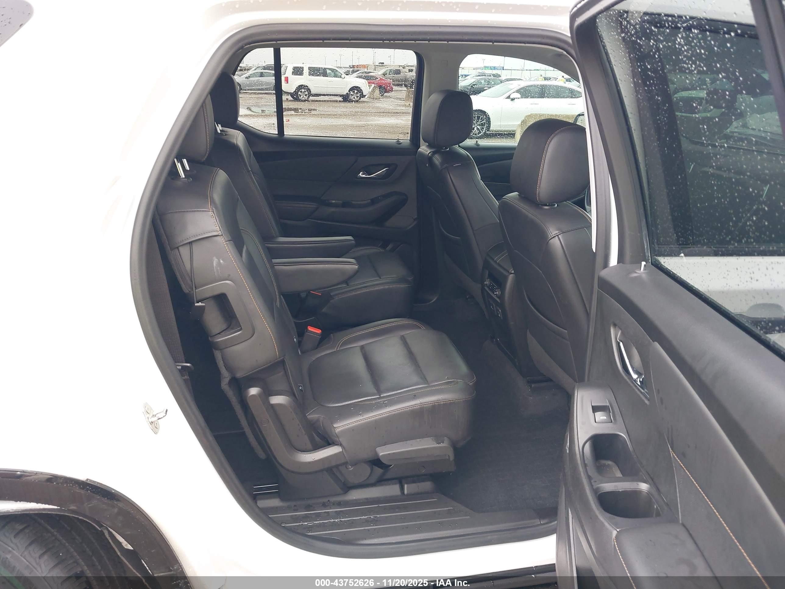 CHEVROLET TRAVERSE image 8