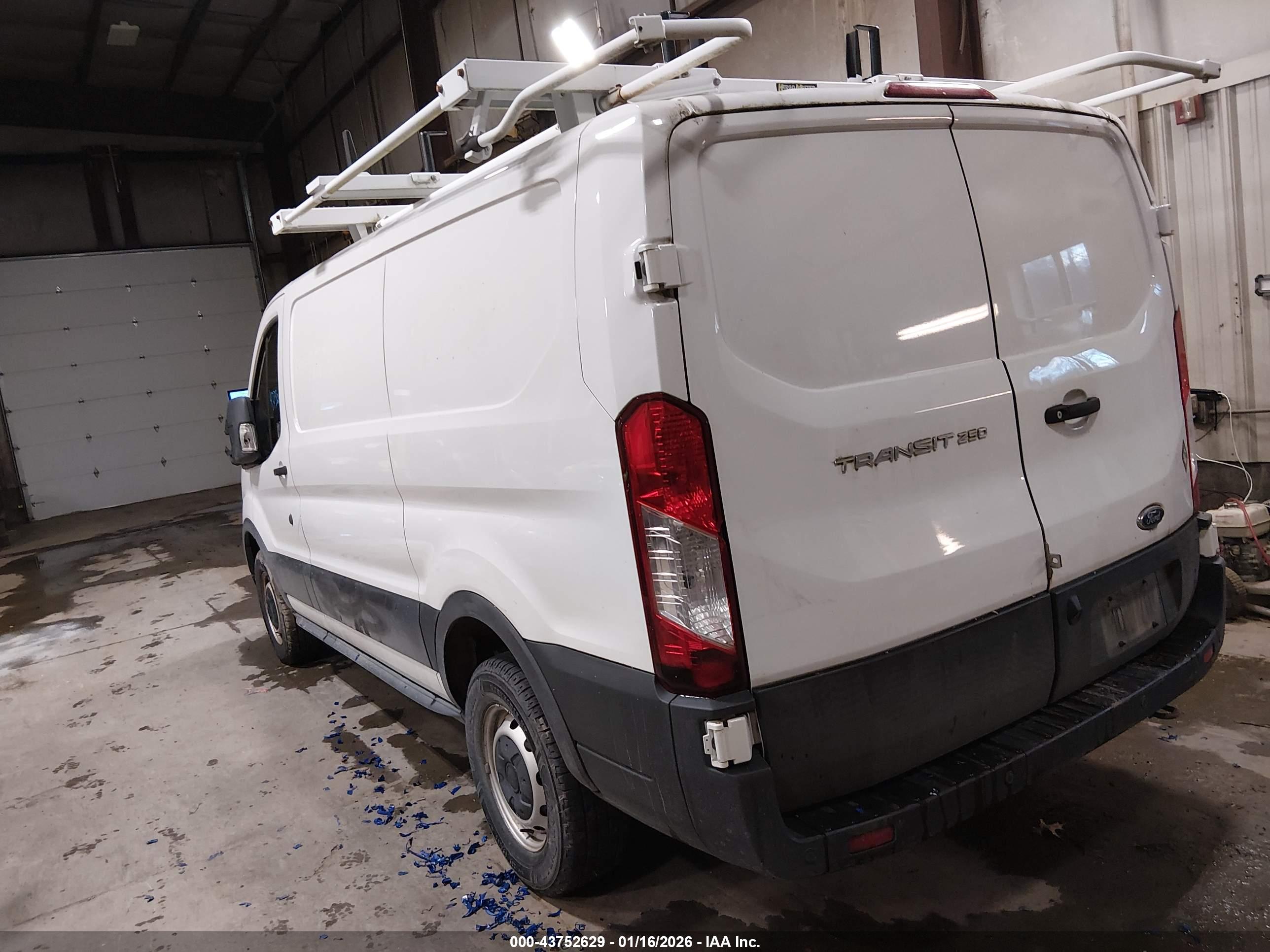 FORD TRANSIT-250 image 3