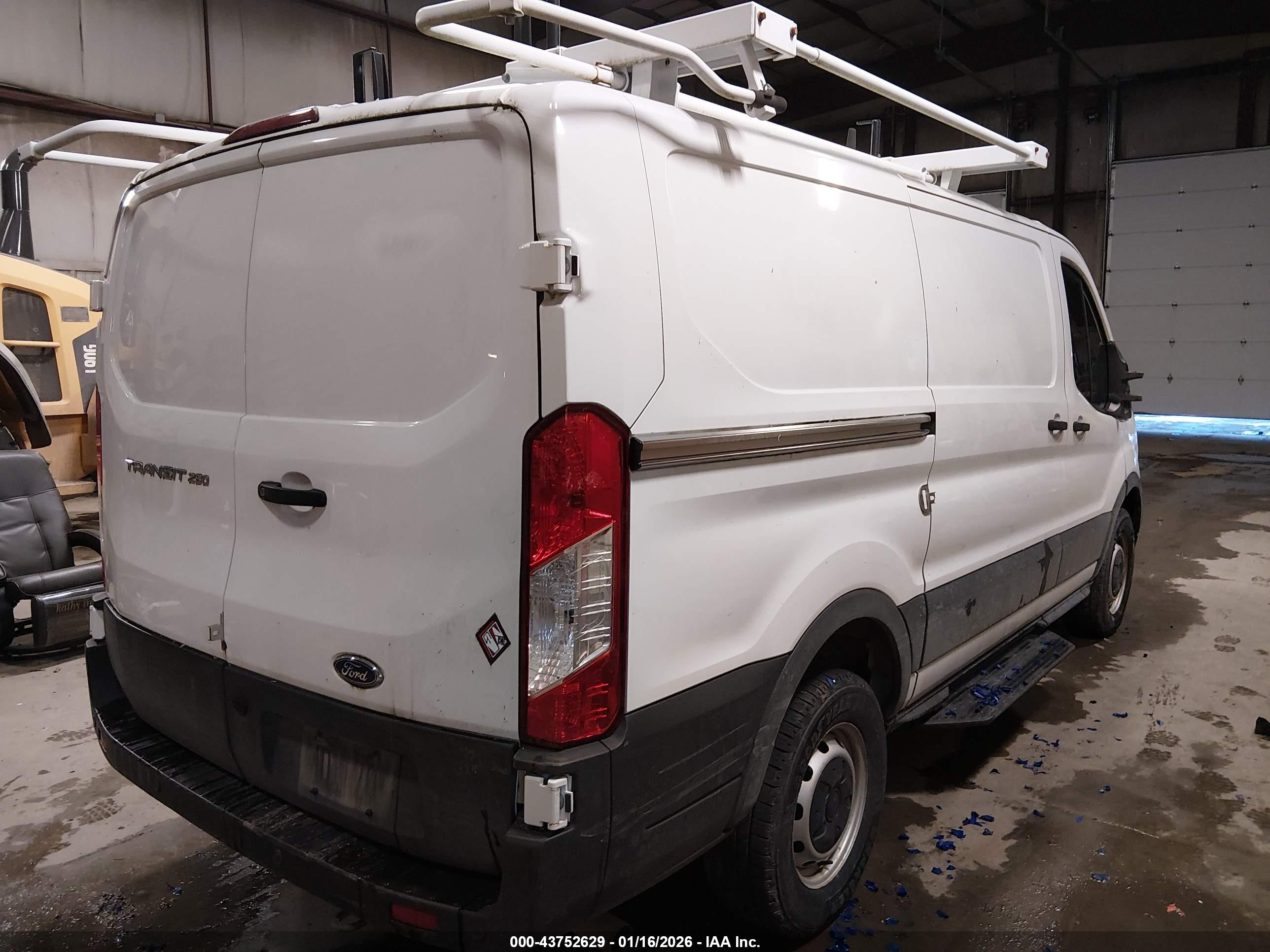 FORD TRANSIT-250 image 4