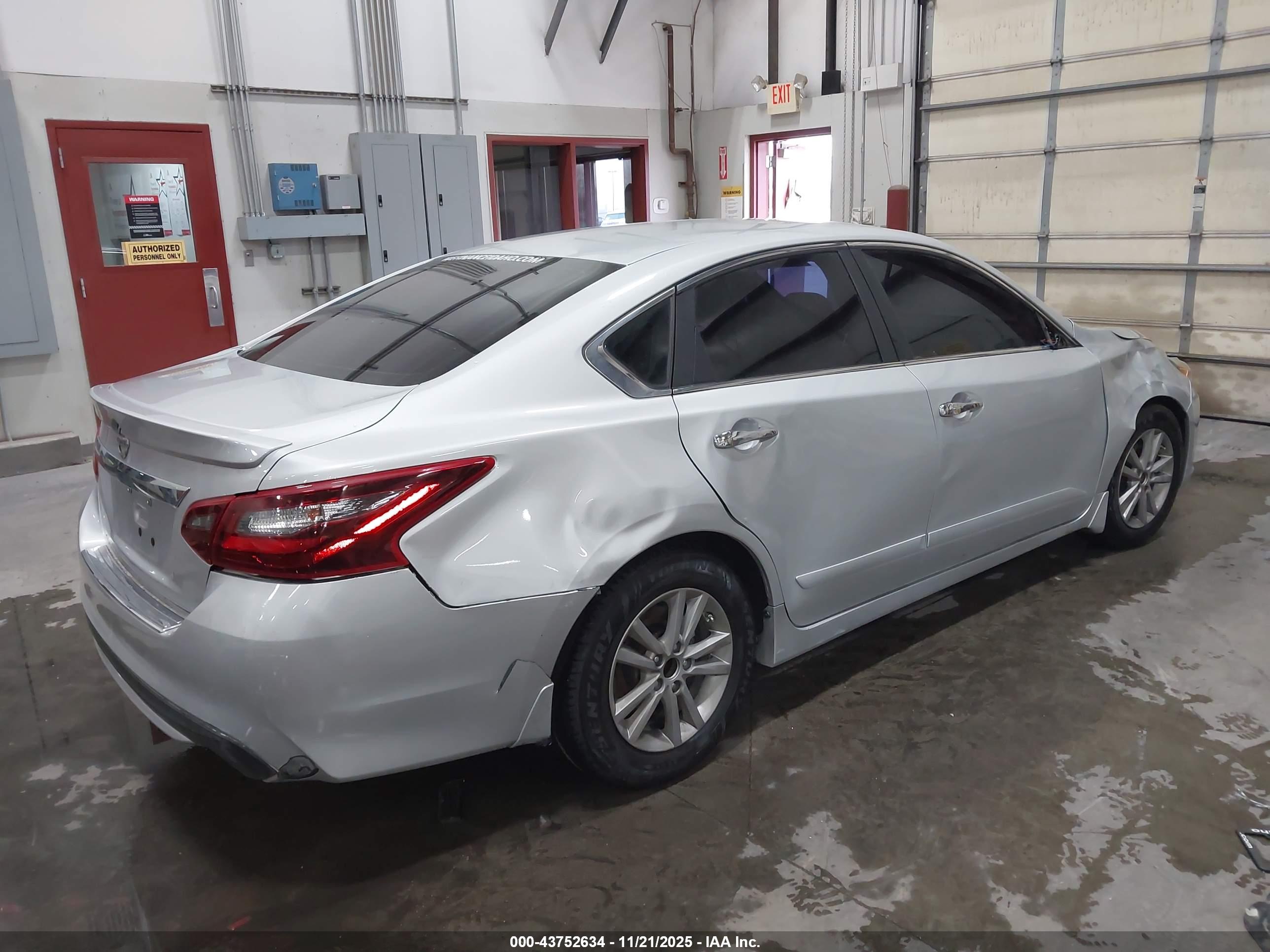 NISSAN ALTIMA image 4
