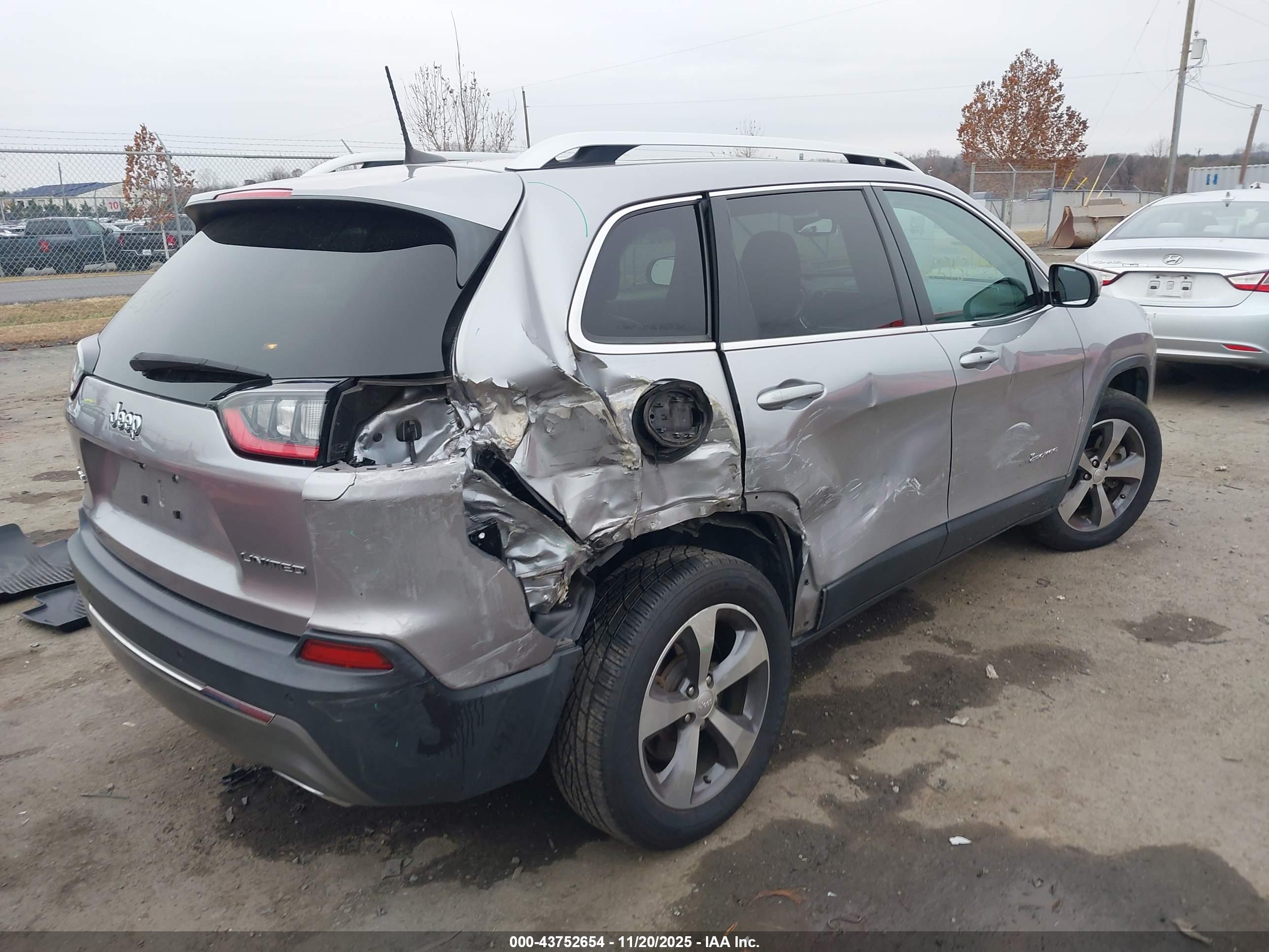 JEEP CHEROKEE image 4