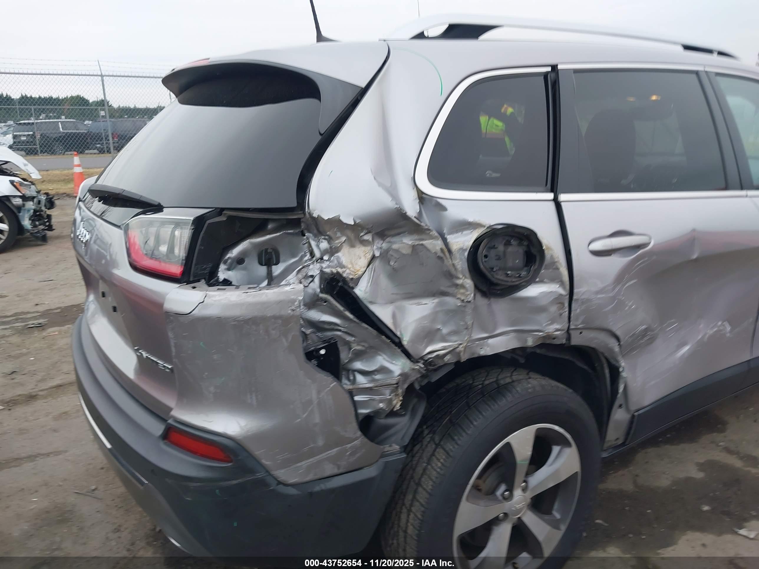 JEEP CHEROKEE image 6