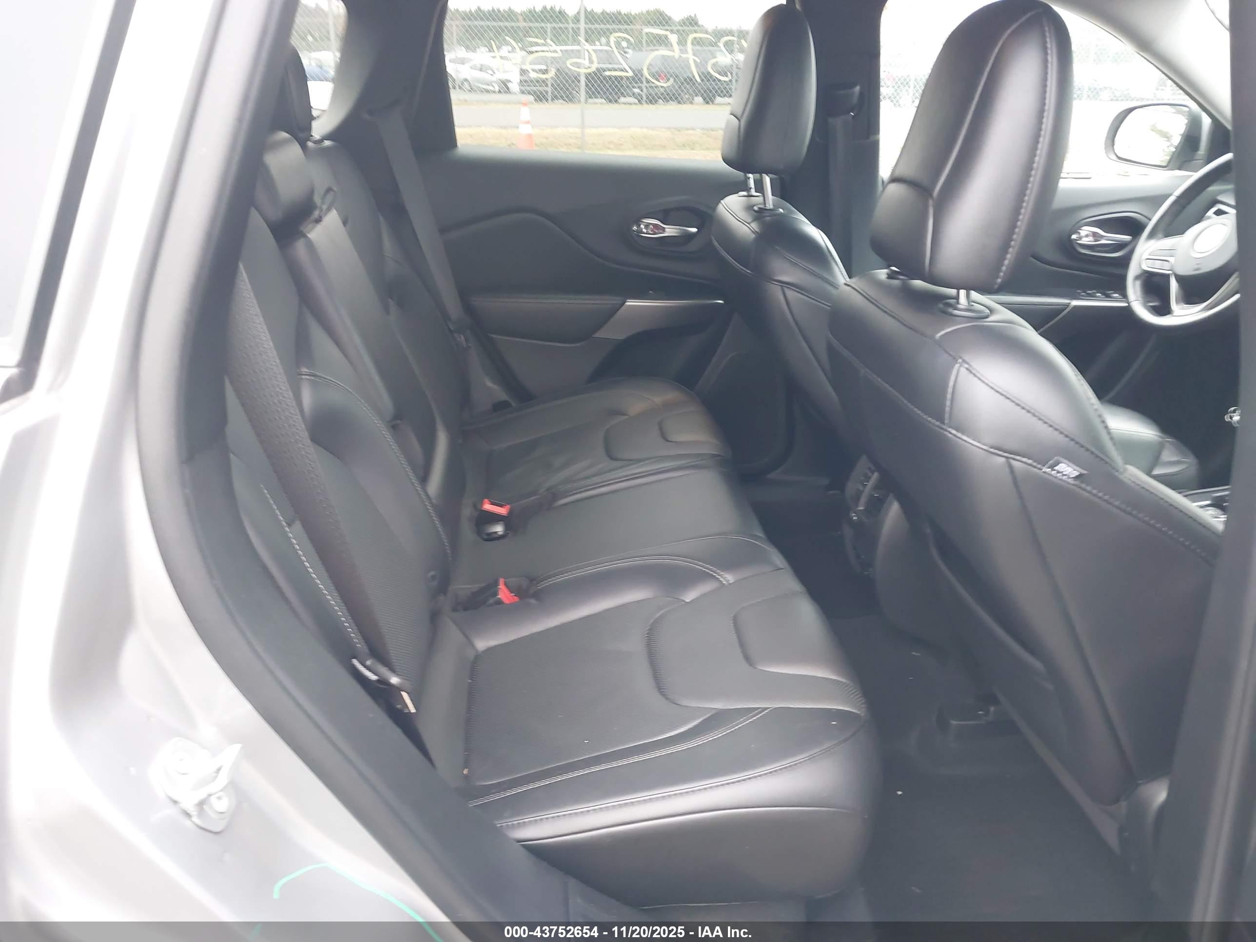 JEEP CHEROKEE image 8