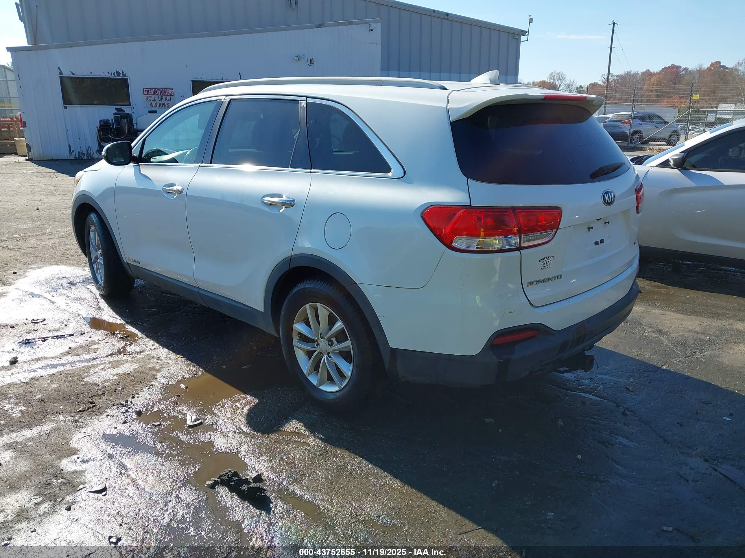 KIA SORENTO image 3