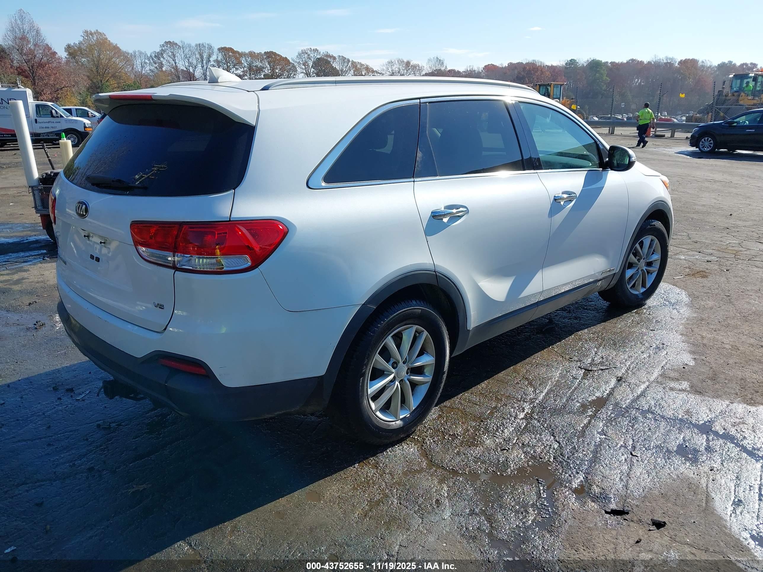 KIA SORENTO image 4