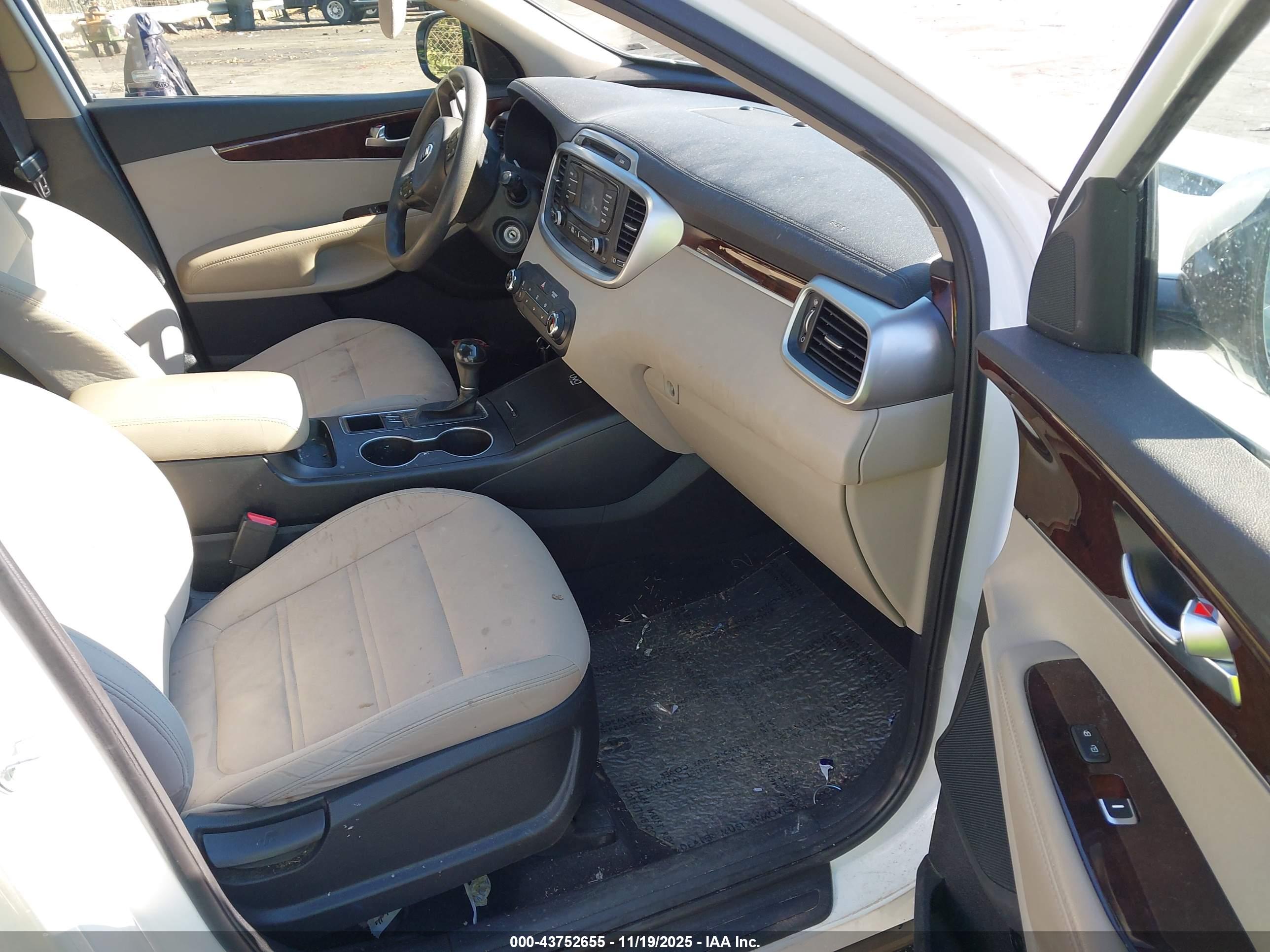 KIA SORENTO image 5