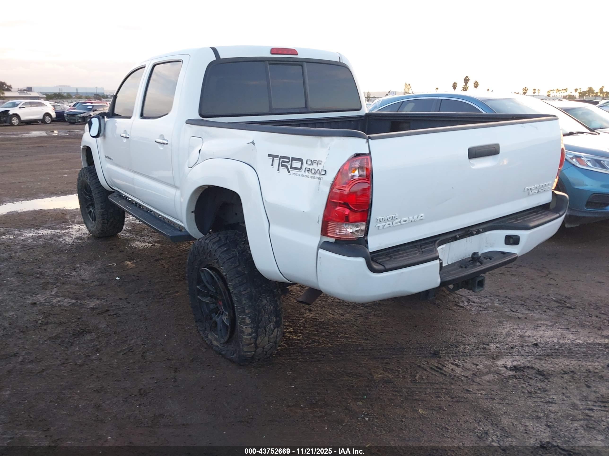 TOYOTA TACOMA image 3