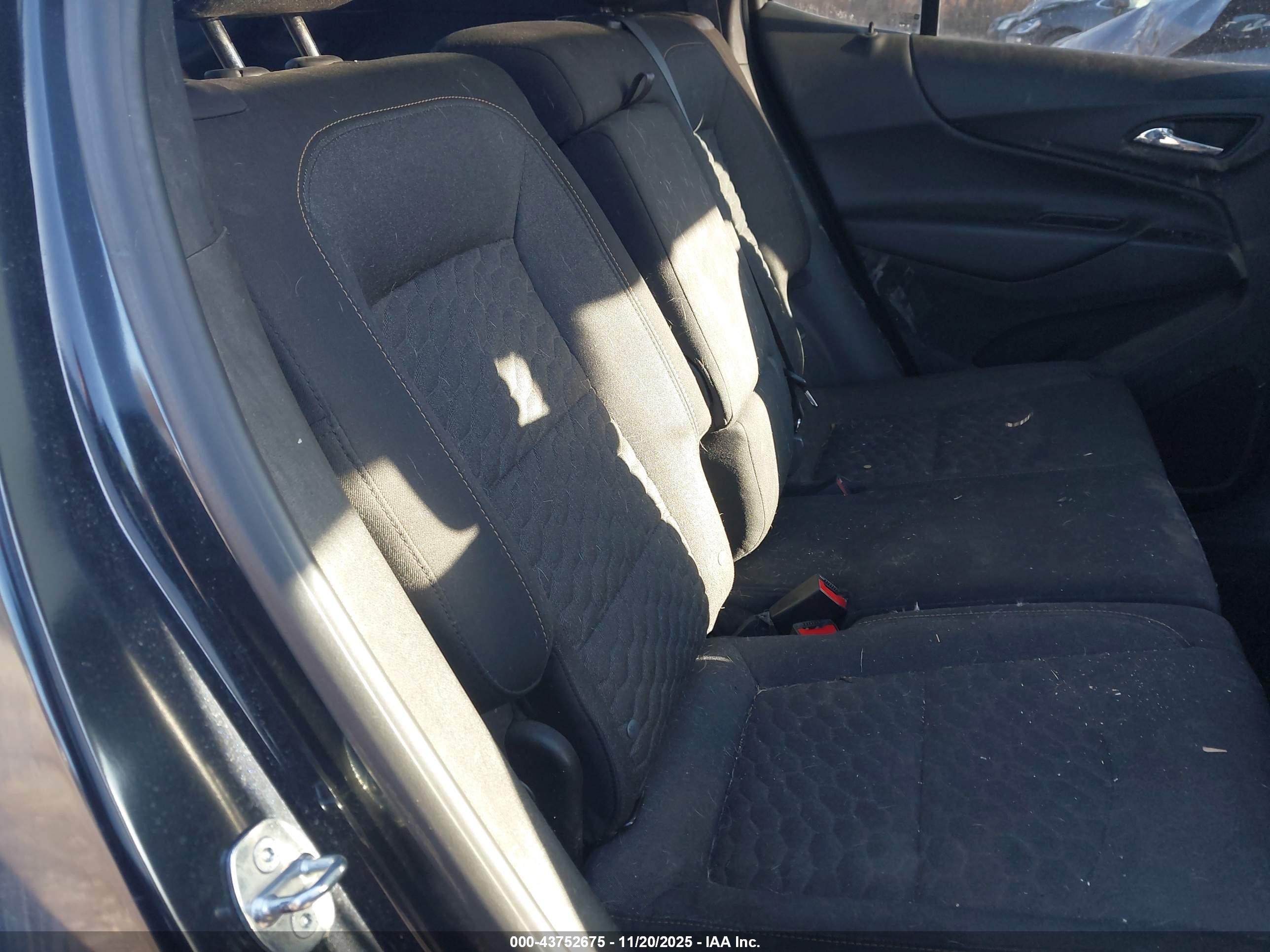 CHEVROLET EQUINOX image 8