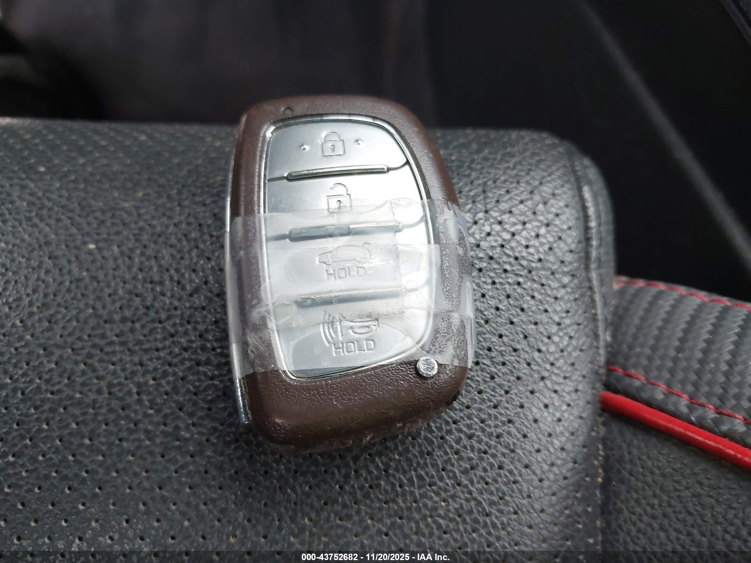 HYUNDAI ELANTRA image 11