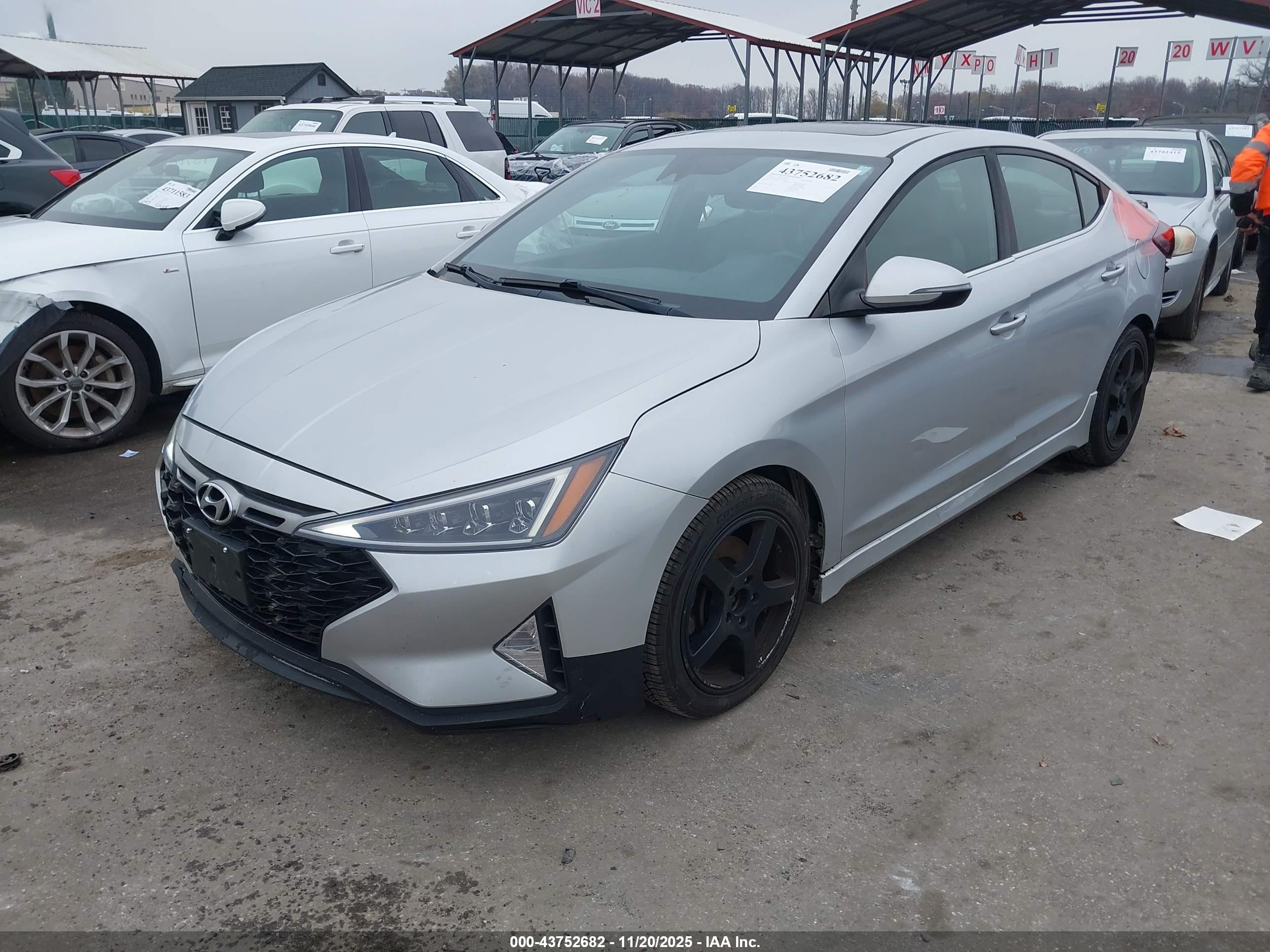 HYUNDAI ELANTRA image 2
