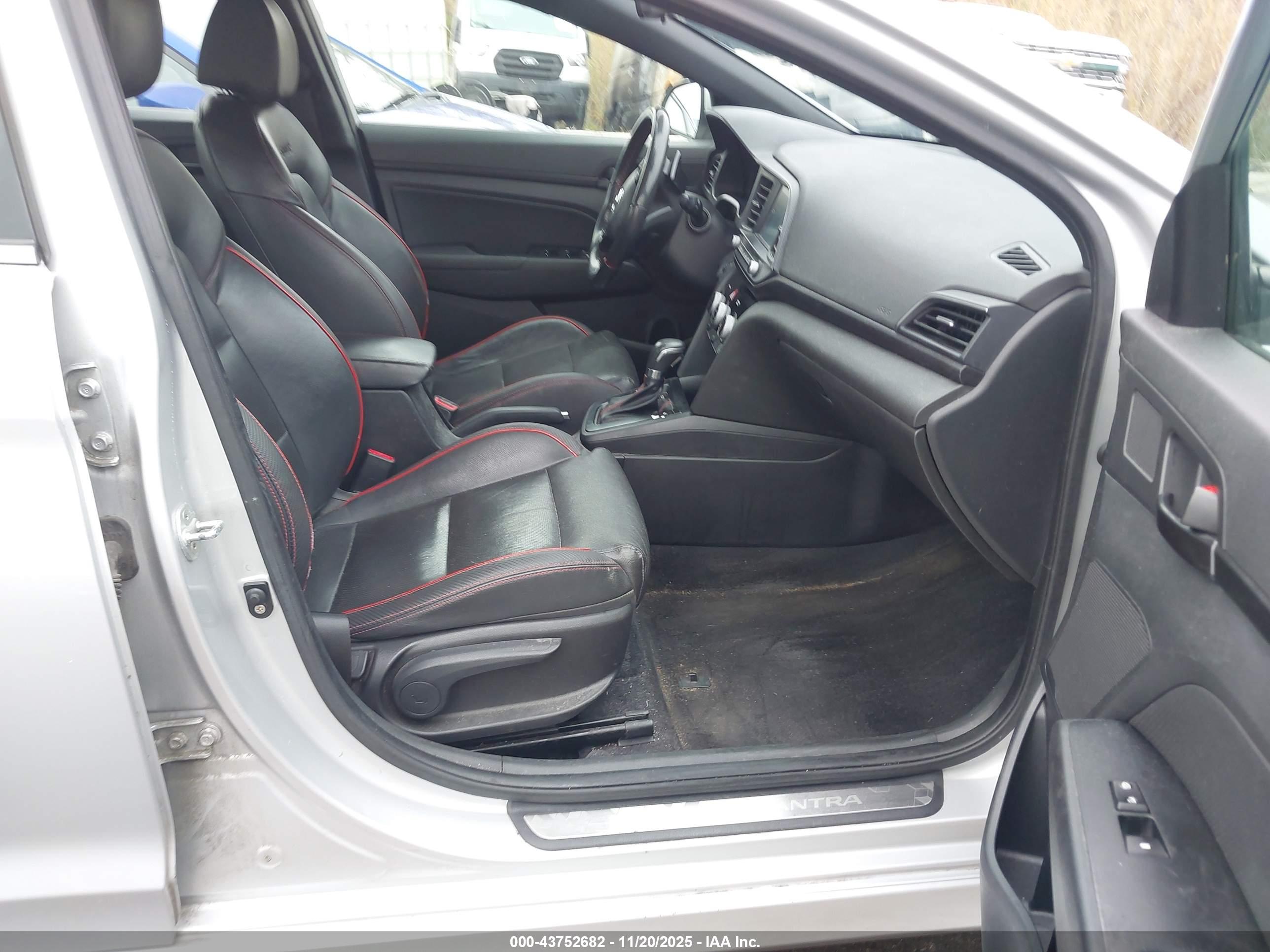 HYUNDAI ELANTRA image 5
